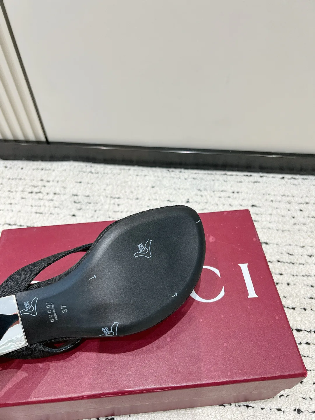 Women's Flip-Flops GUCCI 17637839