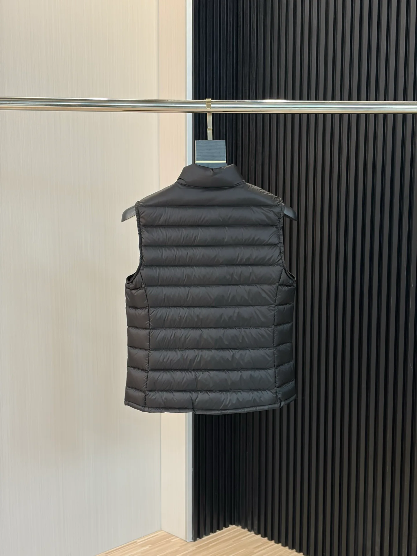 Women's Jackets And Down Jackets MONCLER 18140999