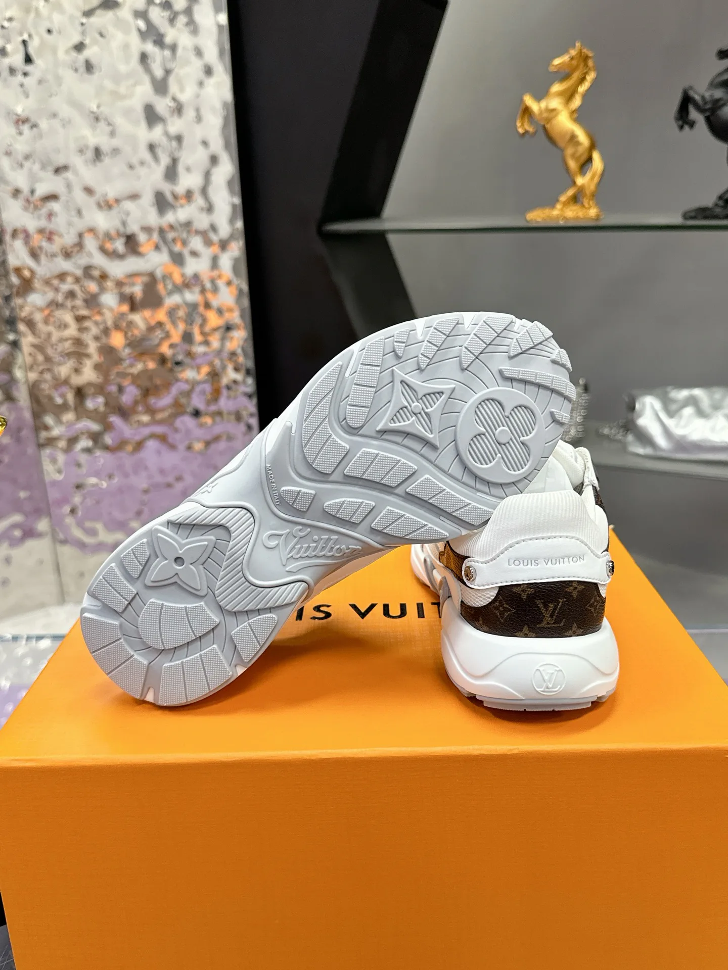 Women's Sneakers LOUIS VUITTON 17530431