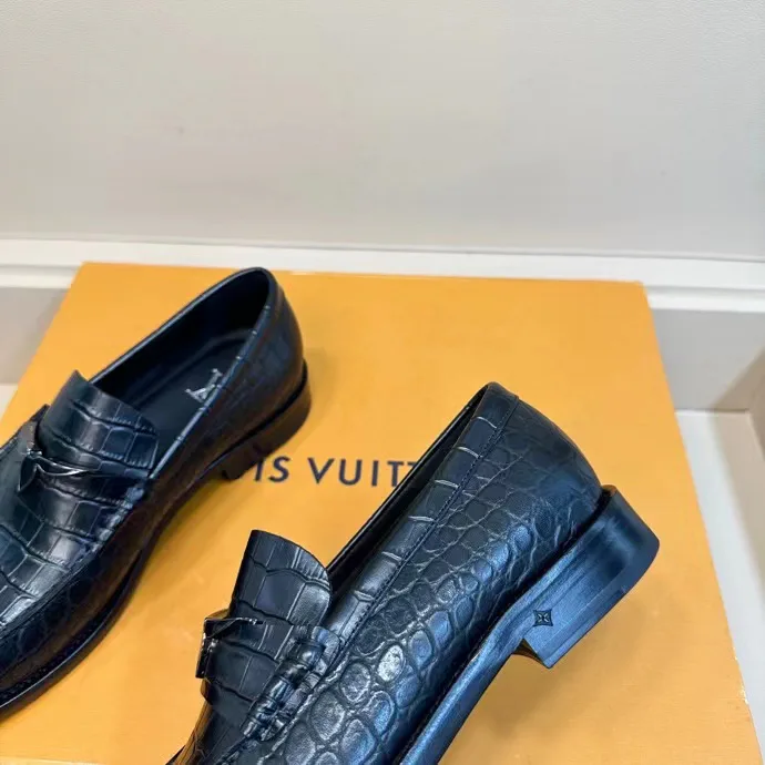 Men's Loafers And Dress Shoes LOUIS VUITTON 18193940
