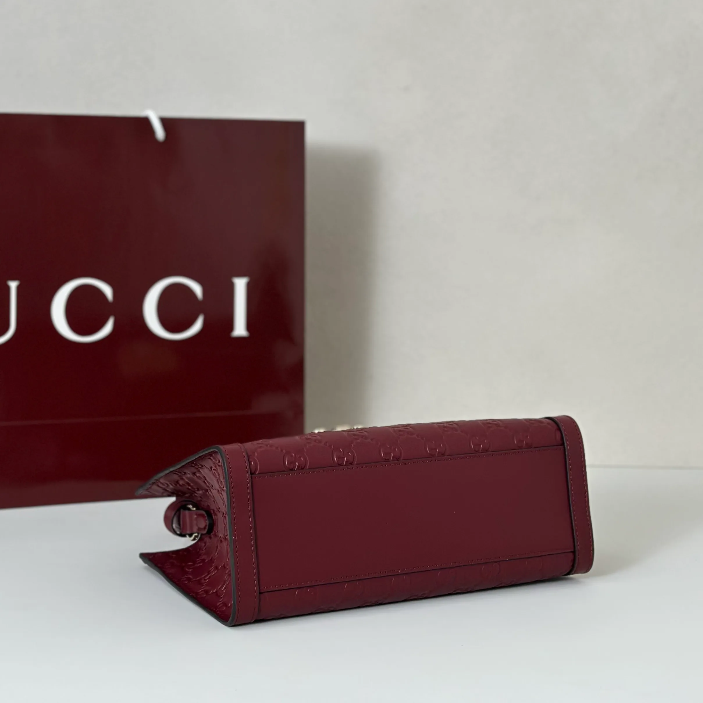 Women's Classic Handbags GUCCI 18310131