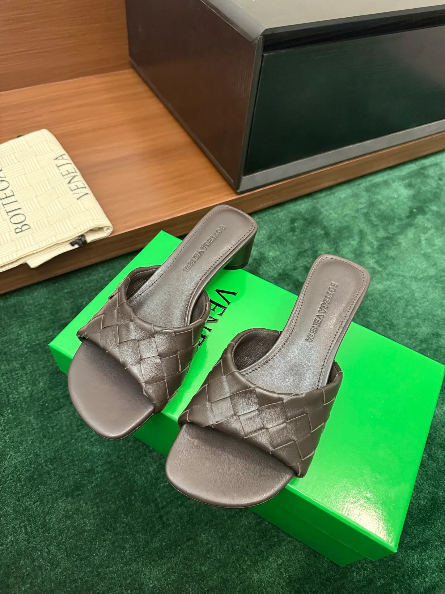 Women's Mules And Clogs BOTTEGA VENETA 17386135