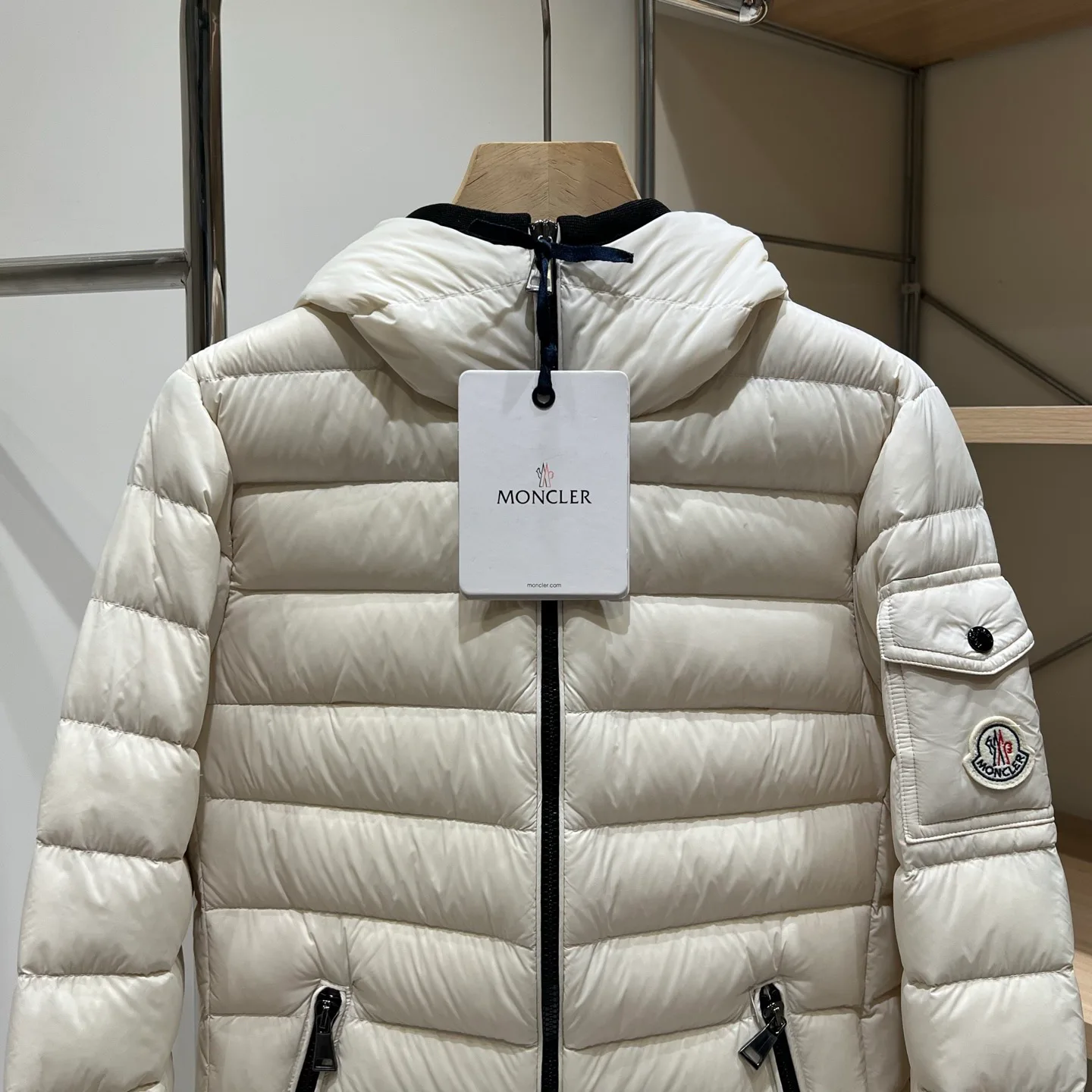 Women's Jackets And Down Jackets MONCLER 18336958