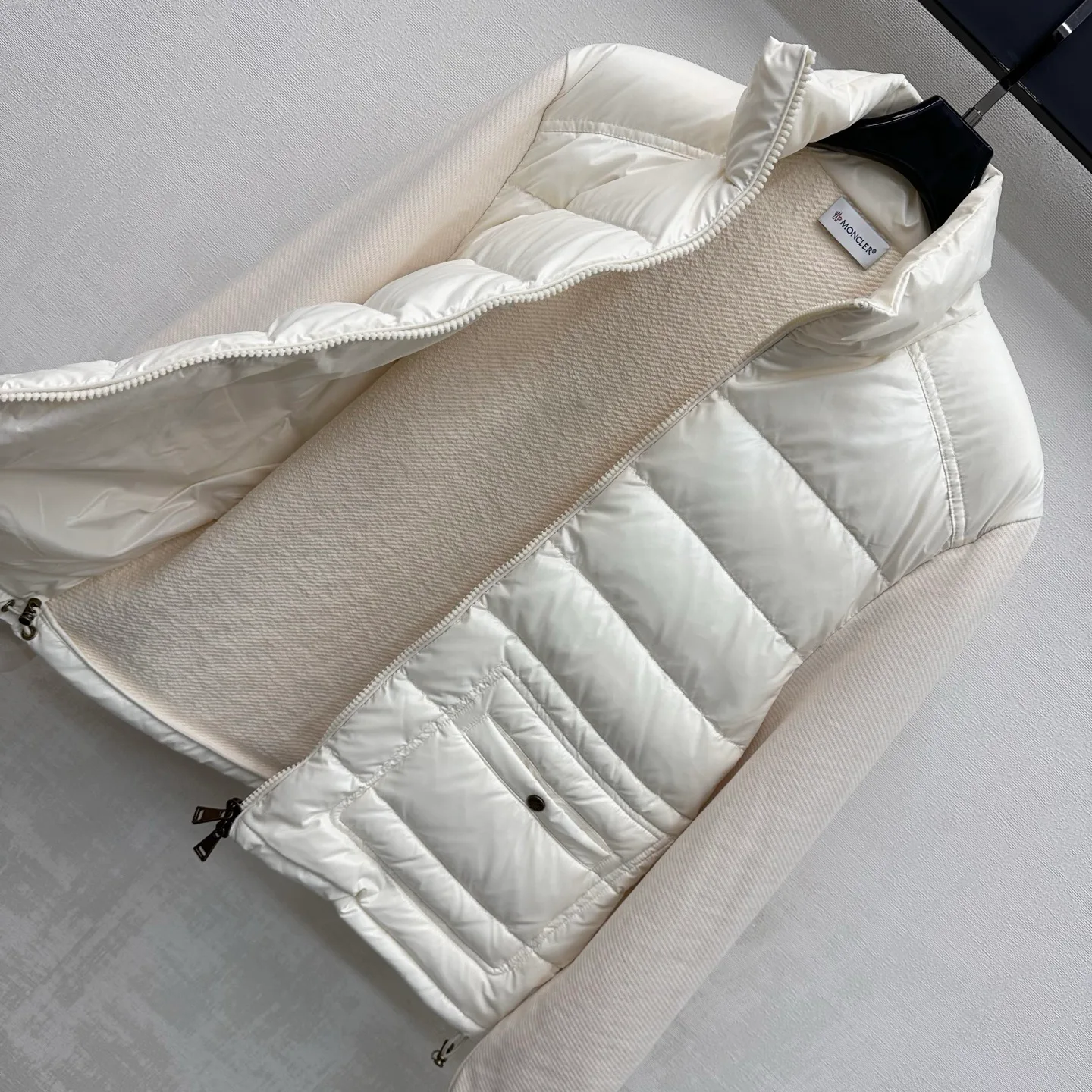 Women's Jackets And Down Jackets MONCLER 18141497