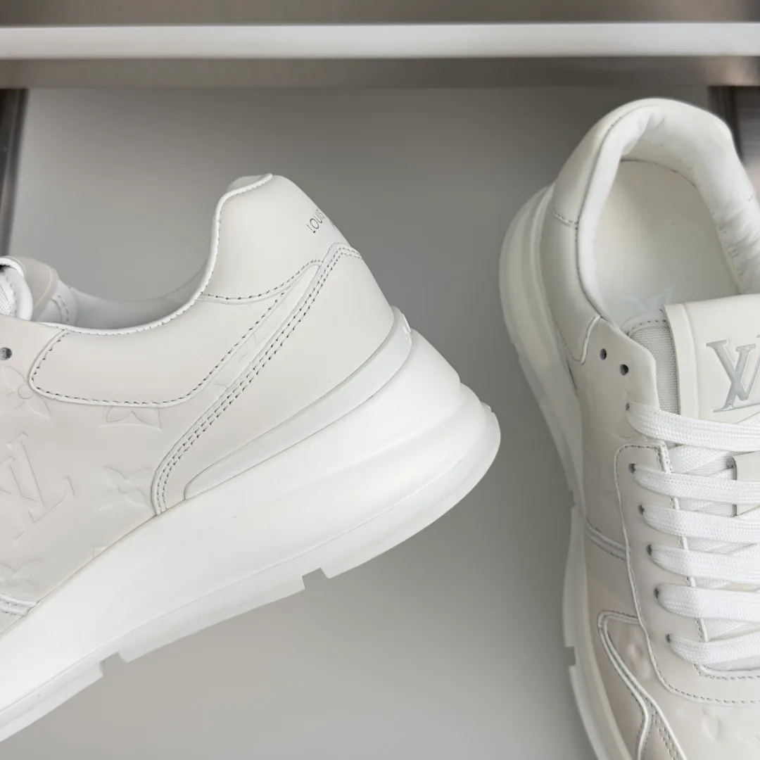 Men's Sneakers LOUIS VUITTON 17950776