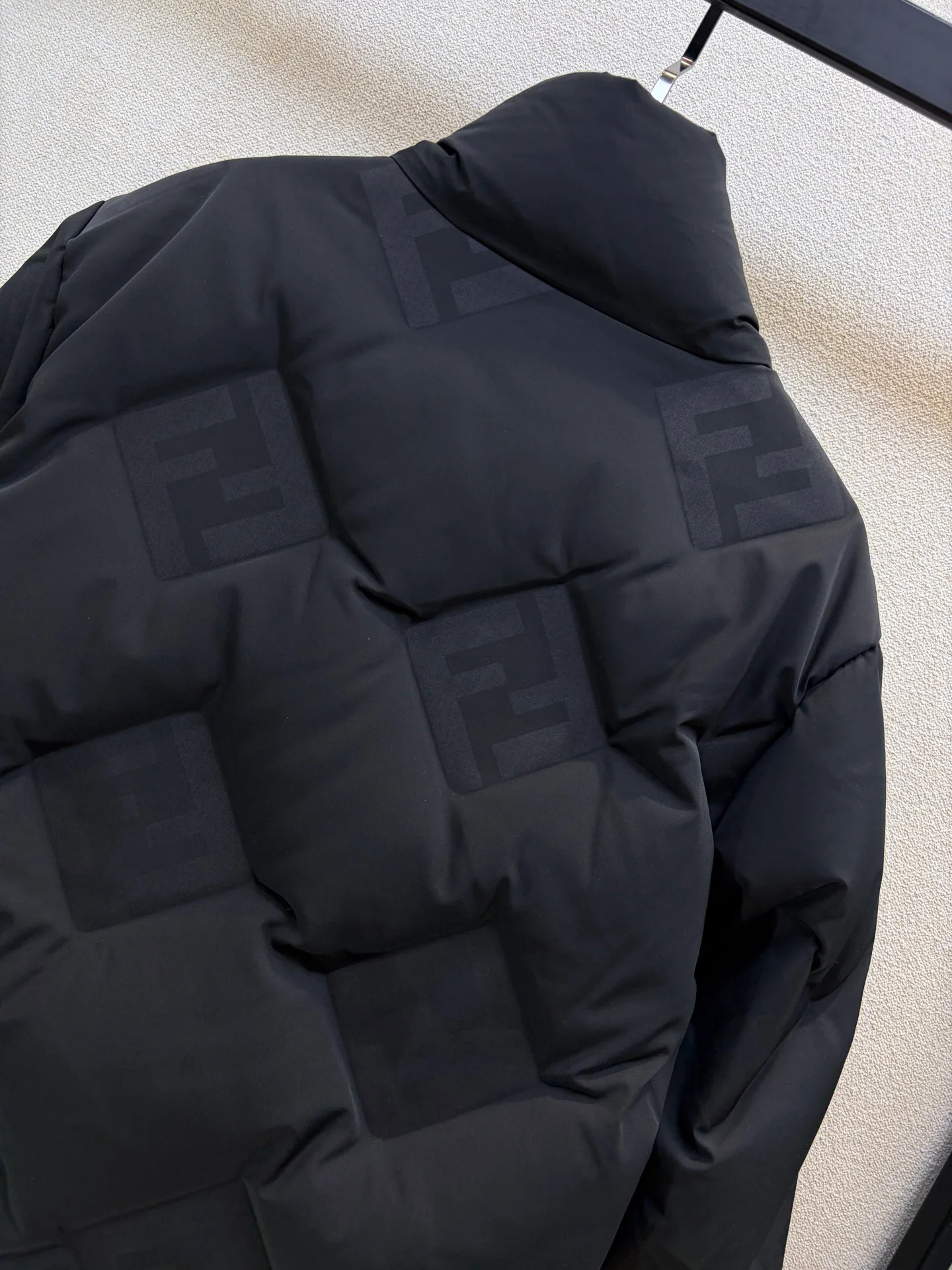 Куртки И Пуховики Женские Fendi 18605865