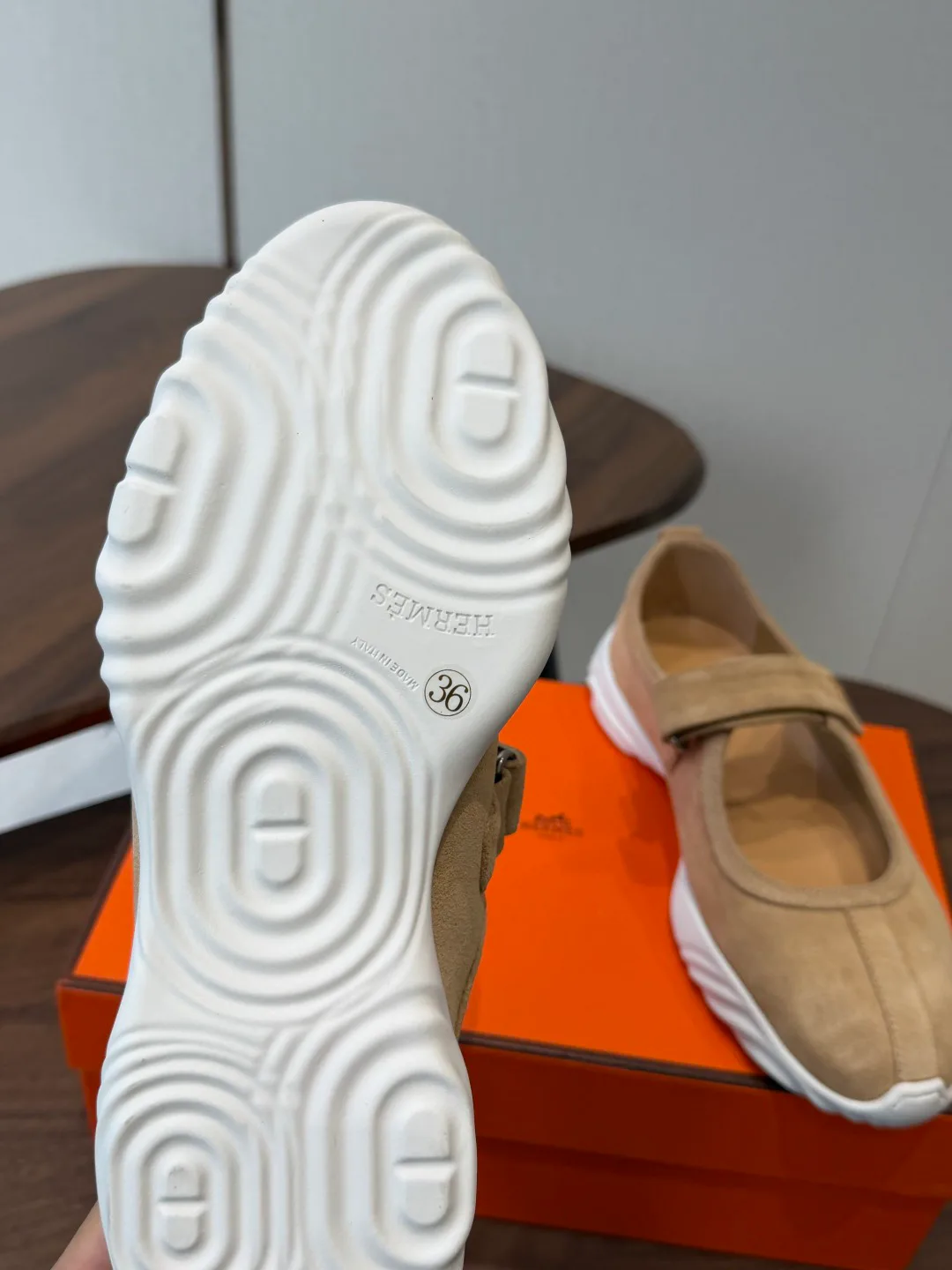 Кроссовки Женские Hermes 18687396
