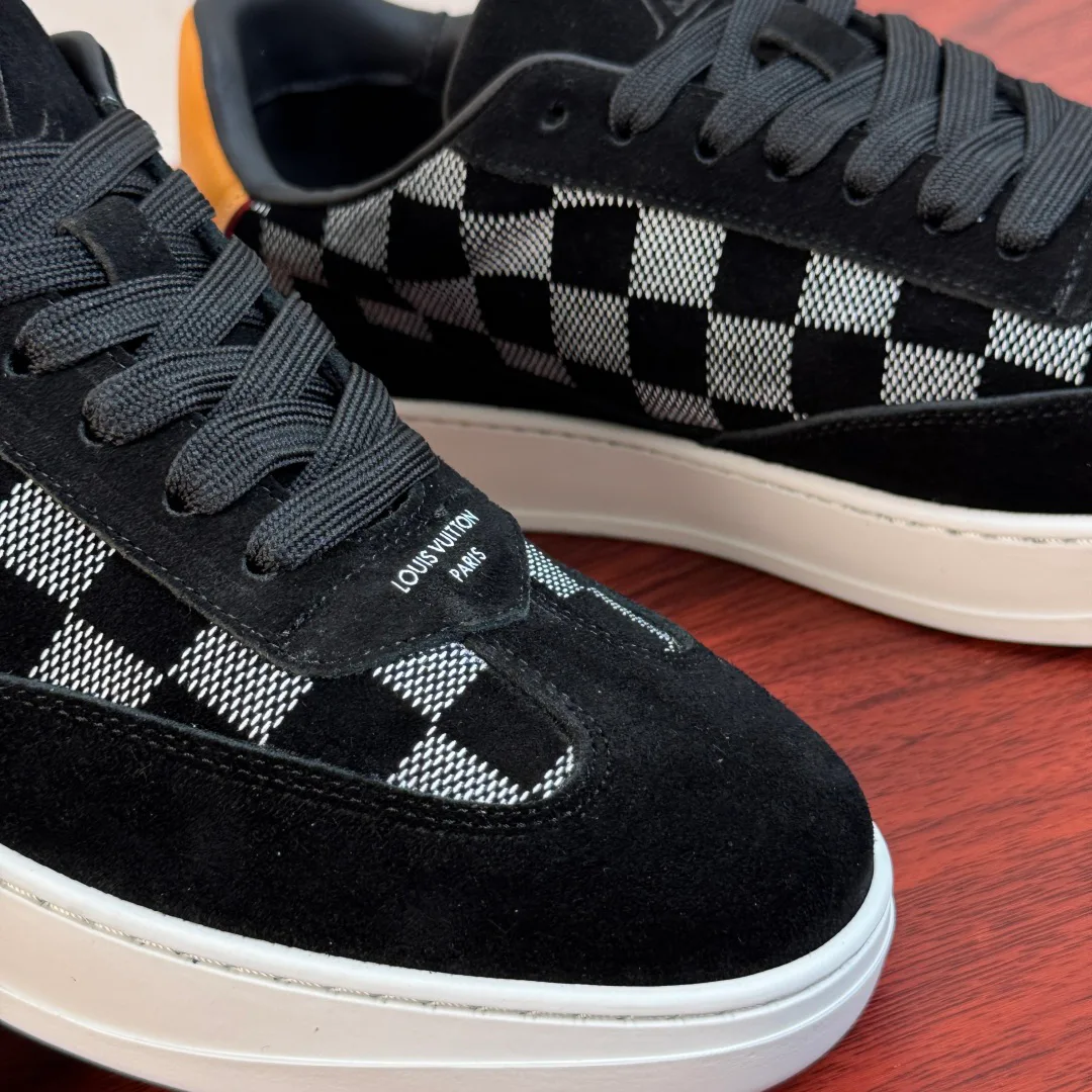 Men's Sneakers LOUIS VUITTON 18243540