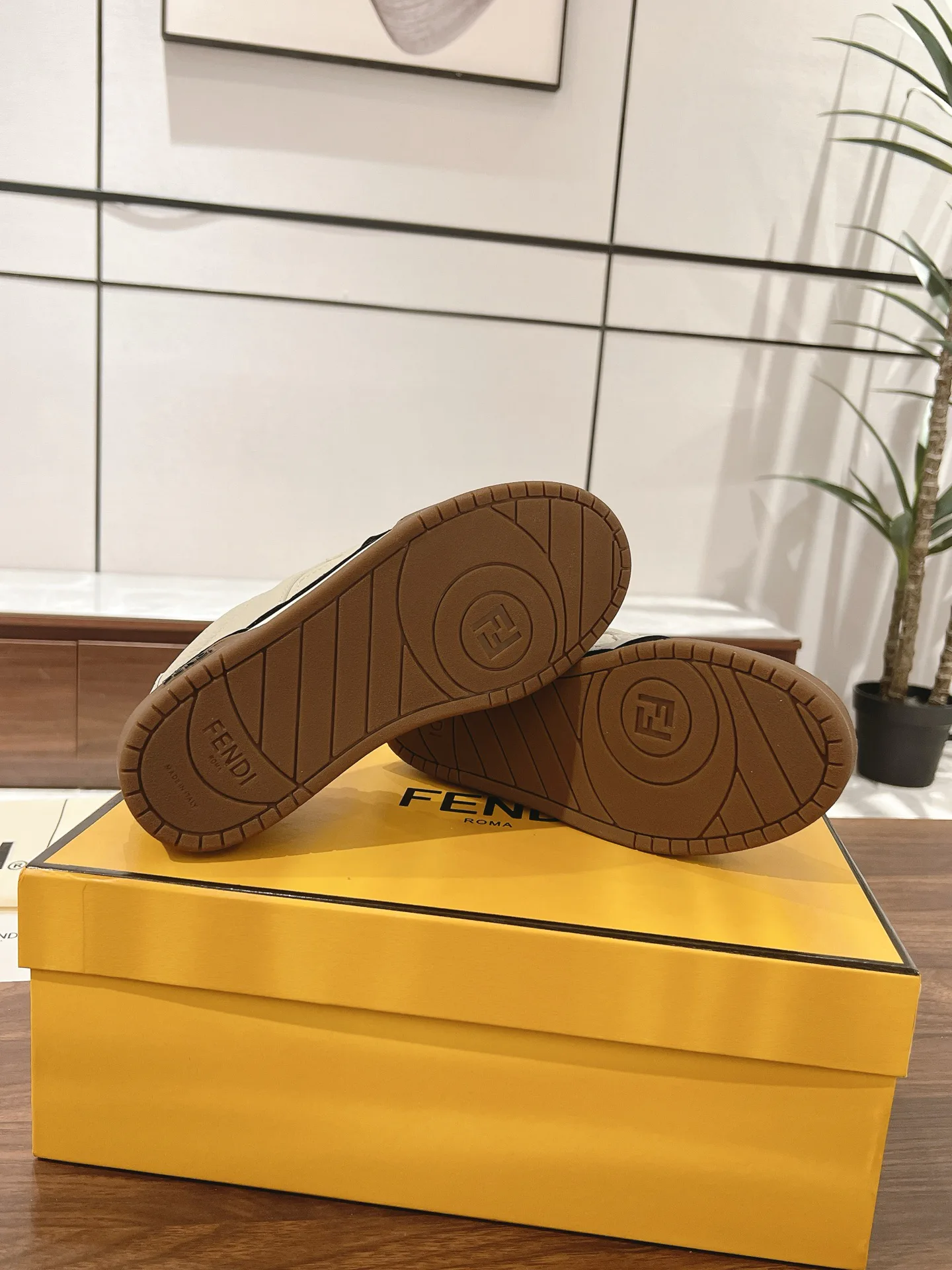 Women's Sneakers FENDI 18219599