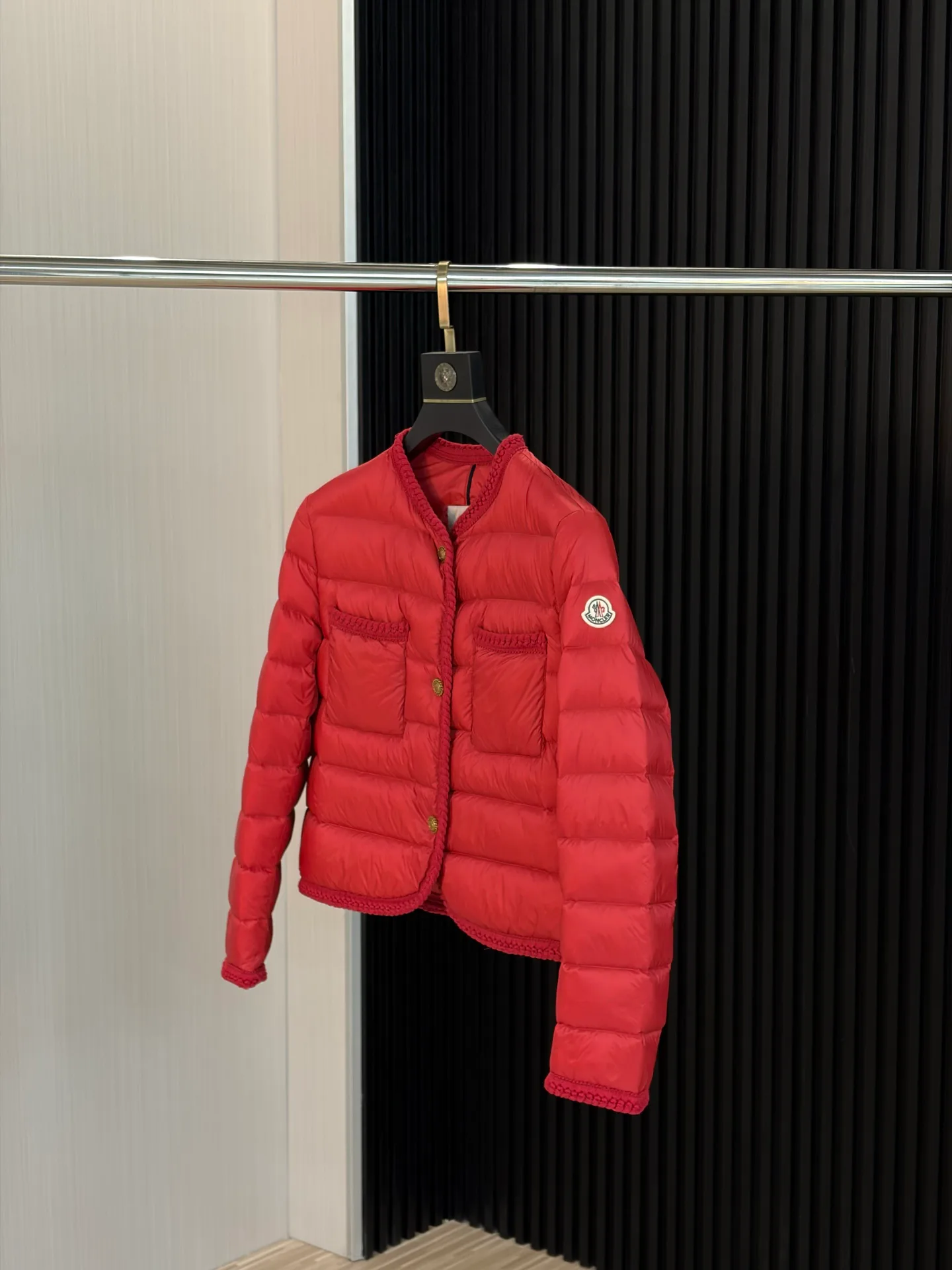 Women's Jackets And Down Jackets MONCLER 18529827