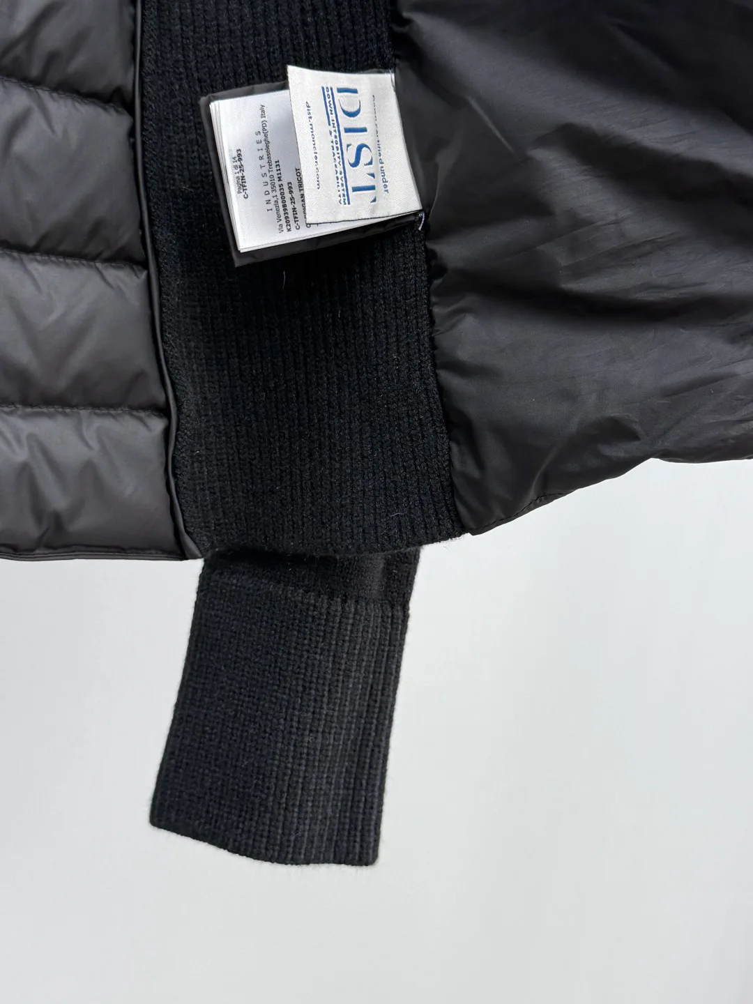 Women's Jackets And Down Jackets MONCLER 17802064