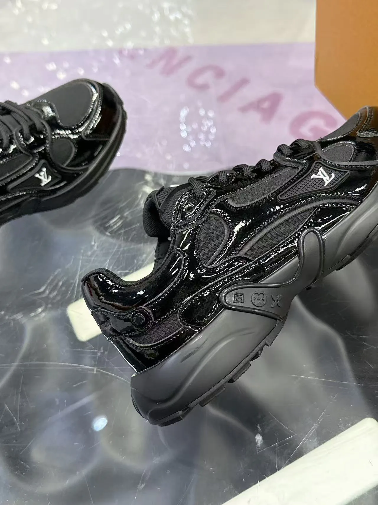 Women's Sneakers LOUIS VUITTON 17530422