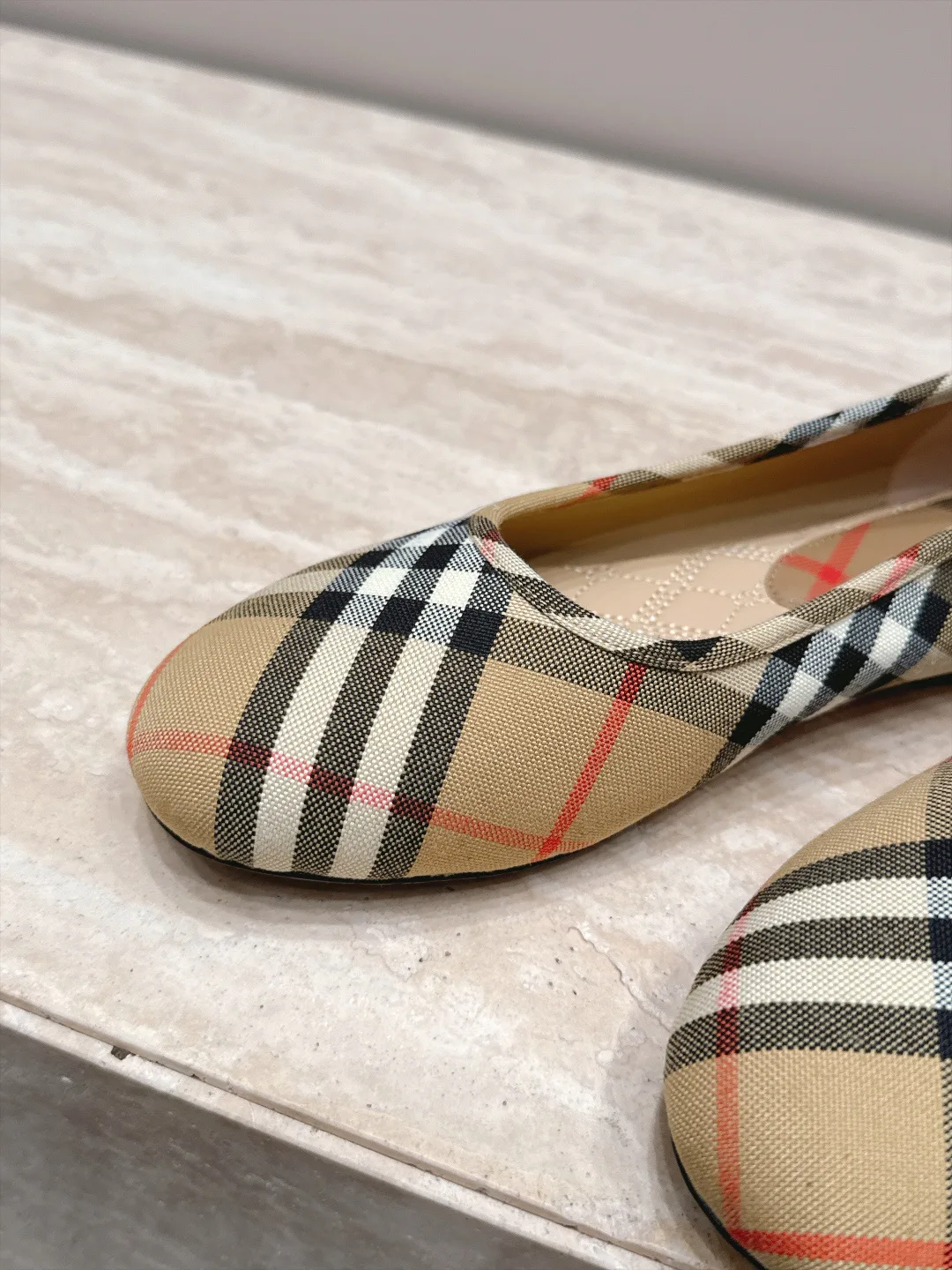 Women's Ballet Flats BURBERRY 17946302
