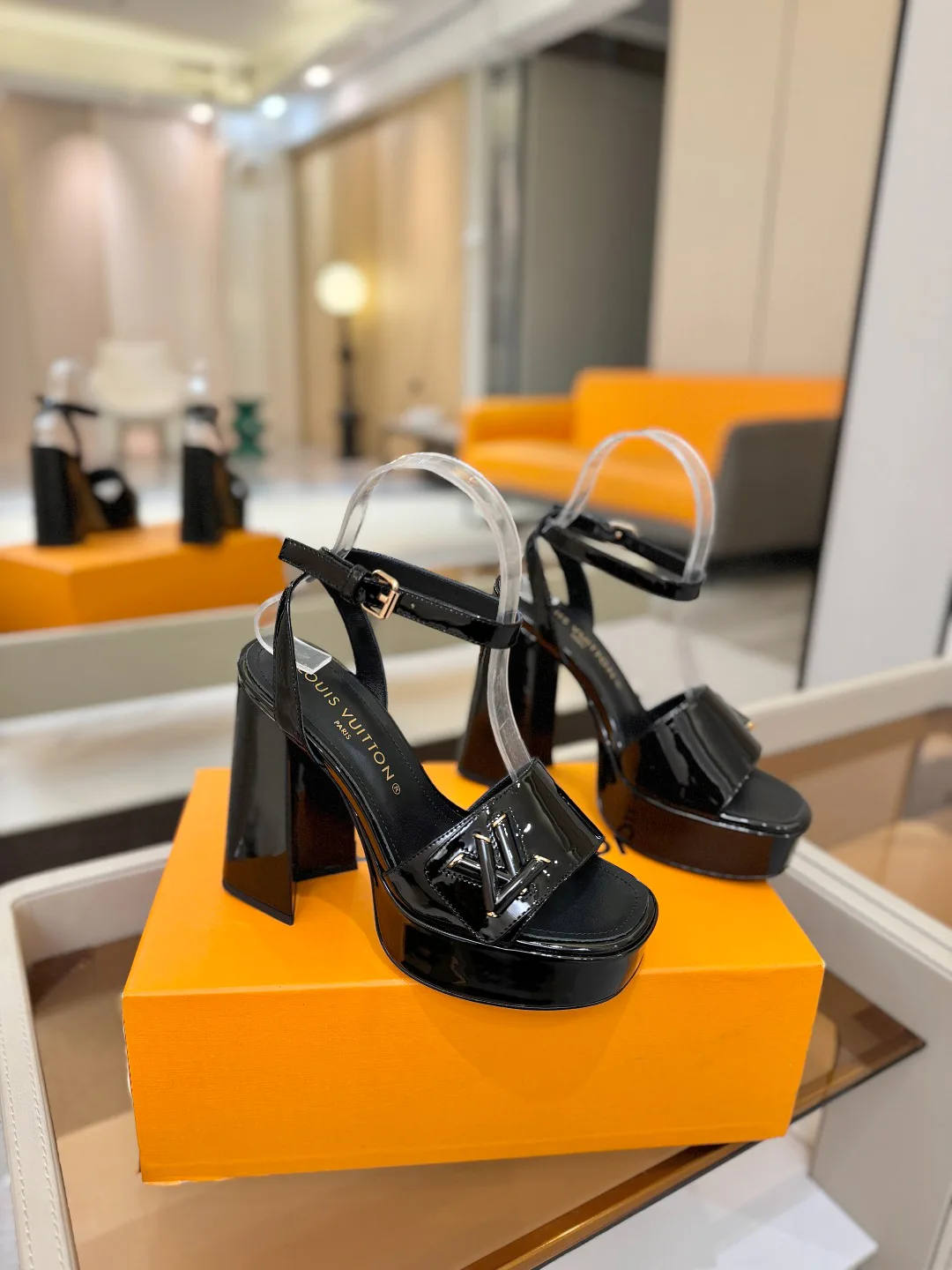 Women's Open-Toe Sandals LOUIS VUITTON 17946851