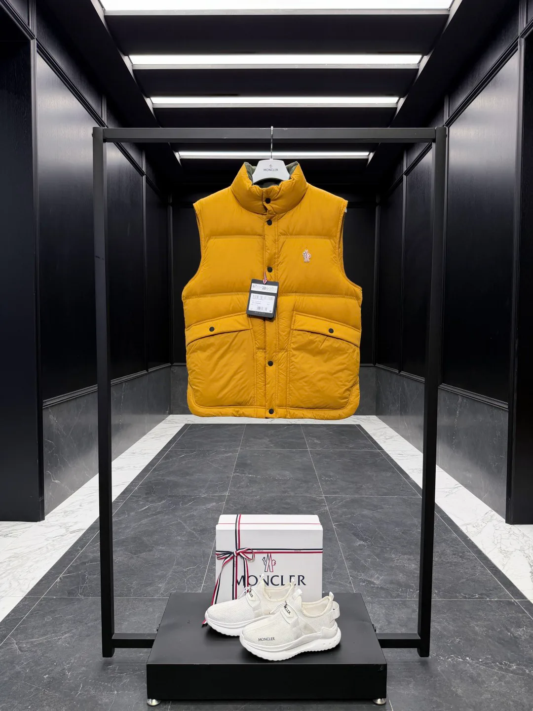 Men's Vests MONCLER 18416849