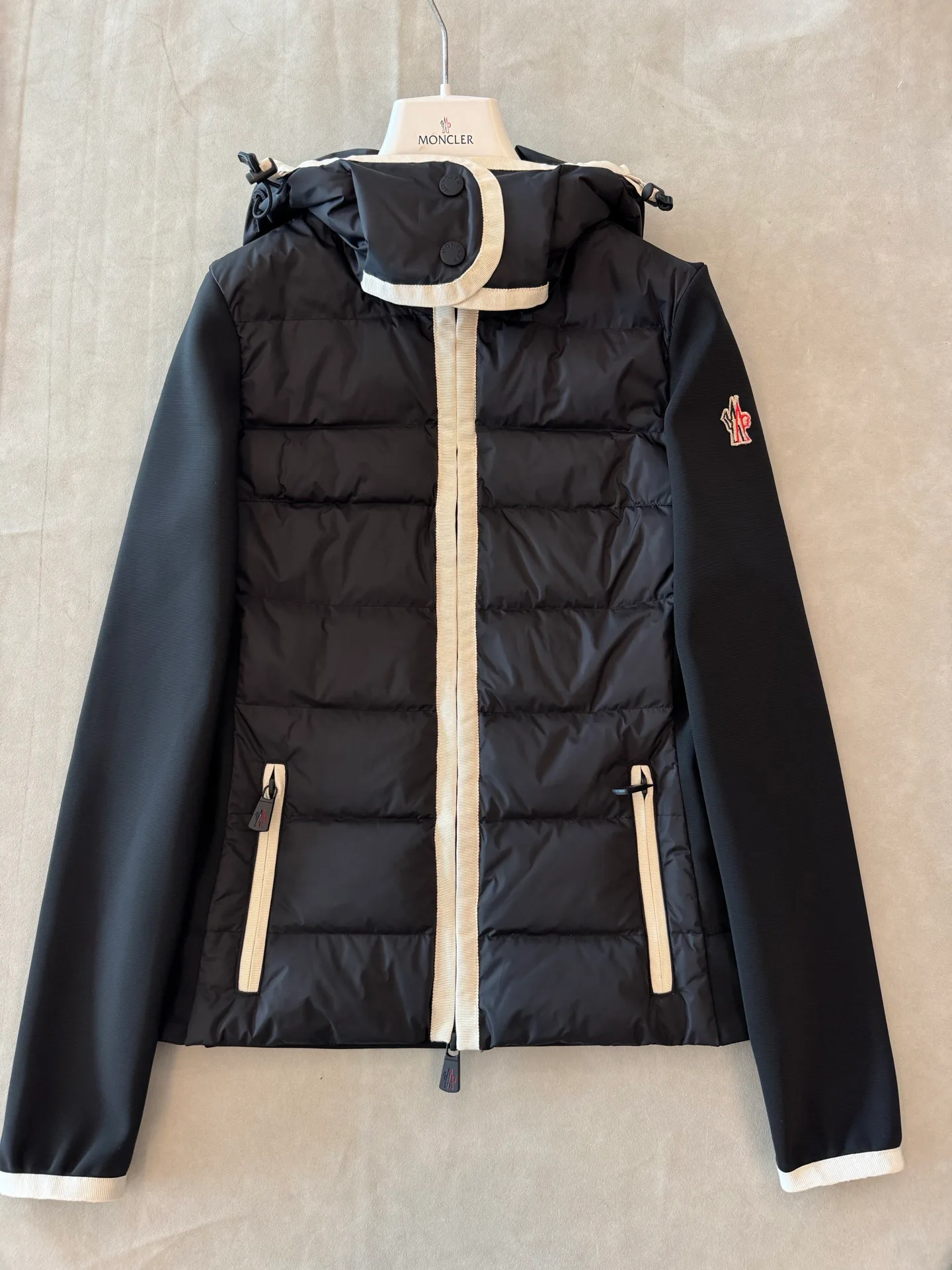 Women's Jackets And Down Jackets MONCLER 18491939
