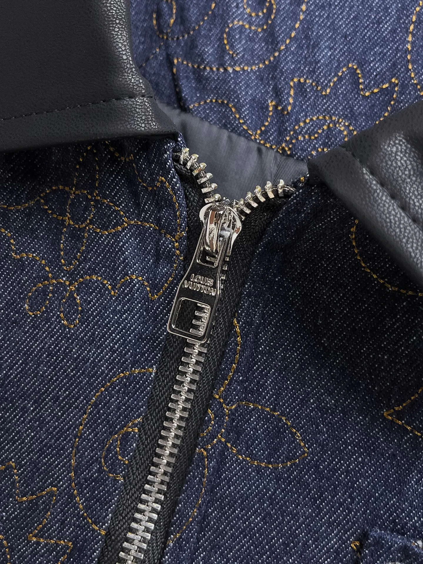 Men's Jackets And Down Jackets LOUIS VUITTON 18197218