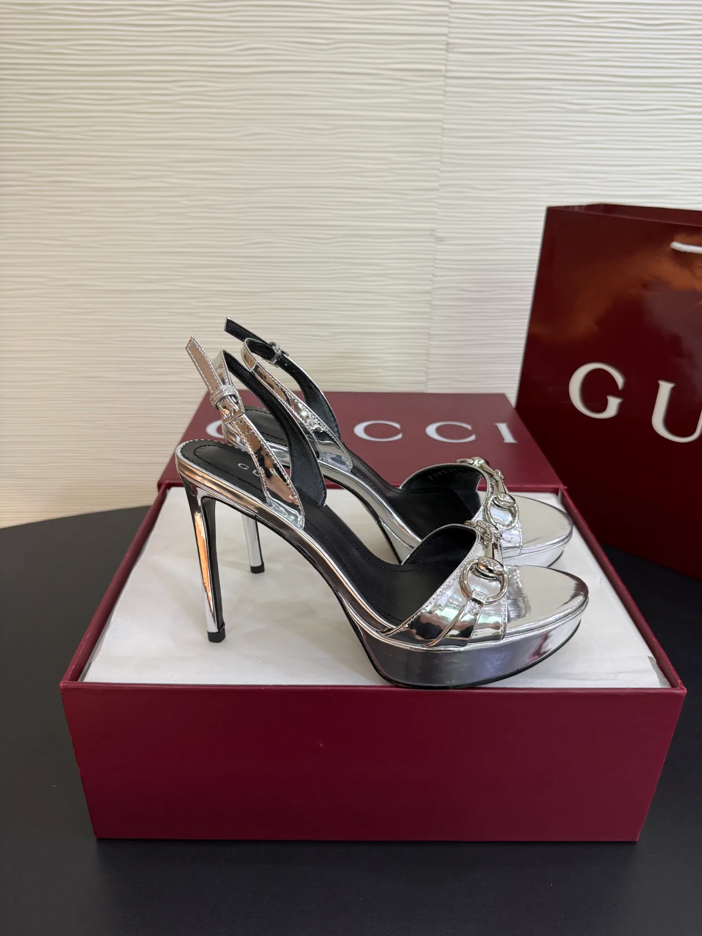 Women's Open-Toe Sandals GUCCI 18071176