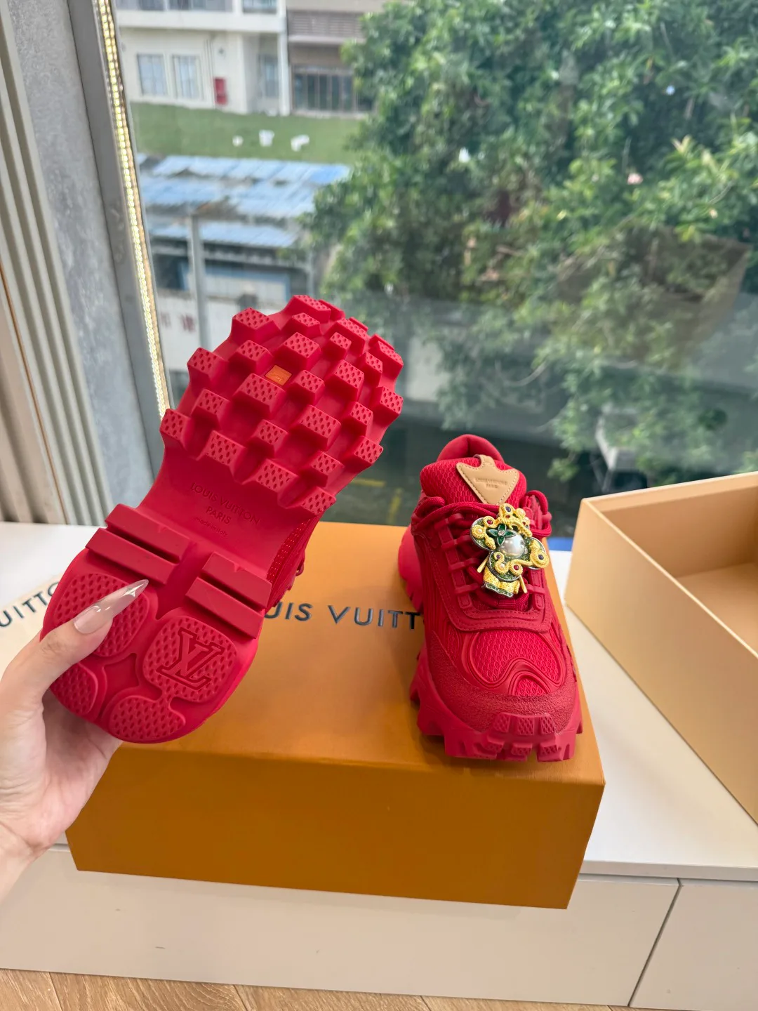 Women's Sneakers LOUIS VUITTON 18053494