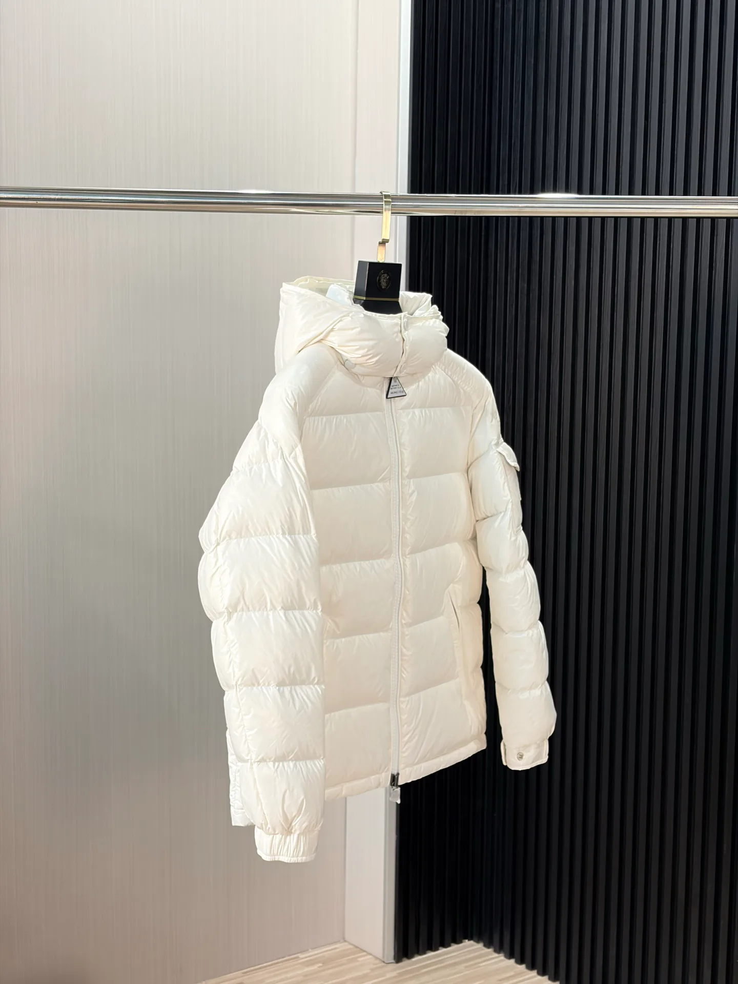 Women's Jackets And Down Jackets MONCLER 18228820