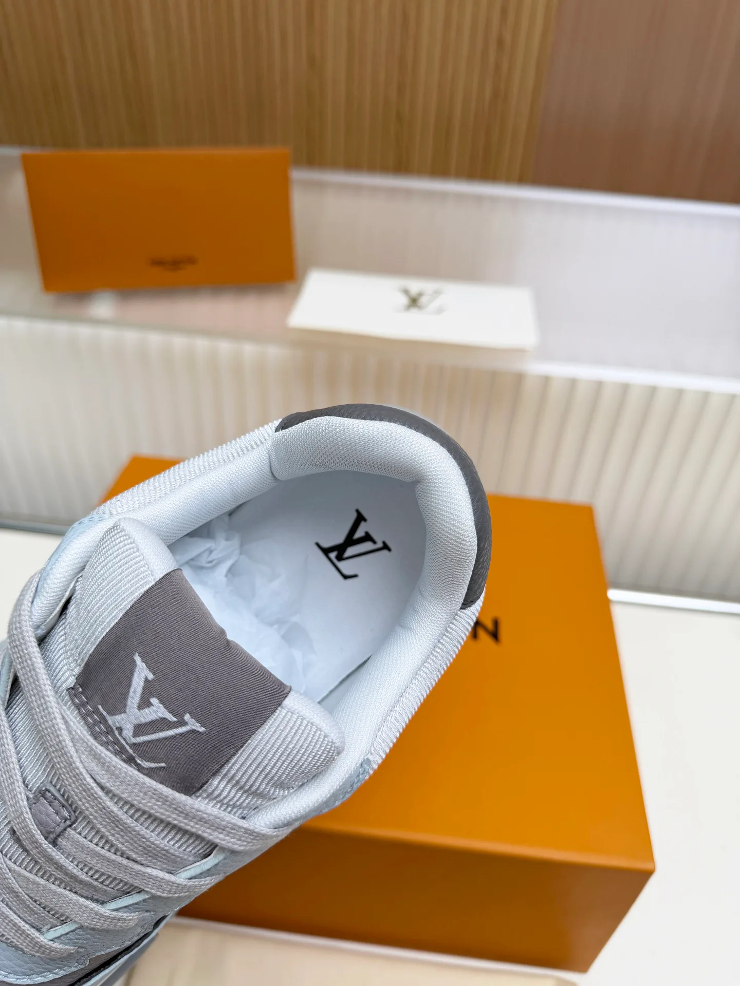 Women's Sneakers LOUIS VUITTON 18212257