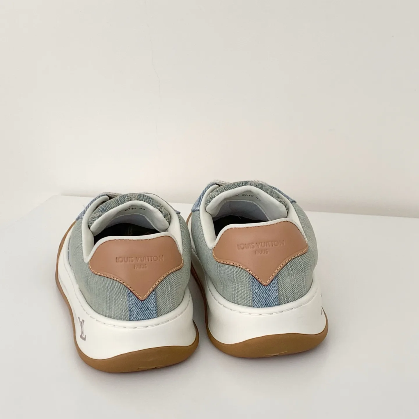 Women's Sneakers LOUIS VUITTON 18375771