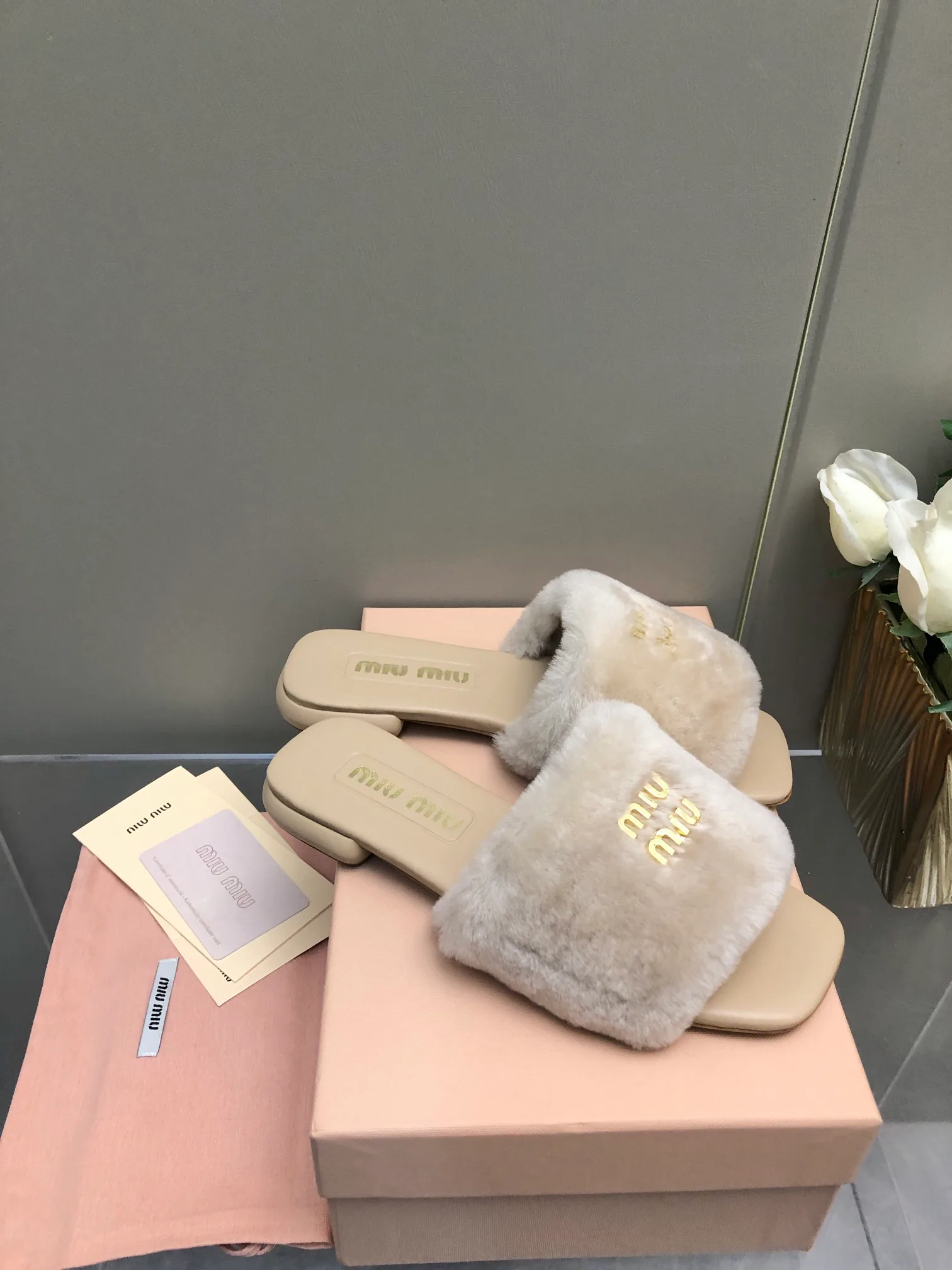 Women's Slippers MIU MIU 18005811