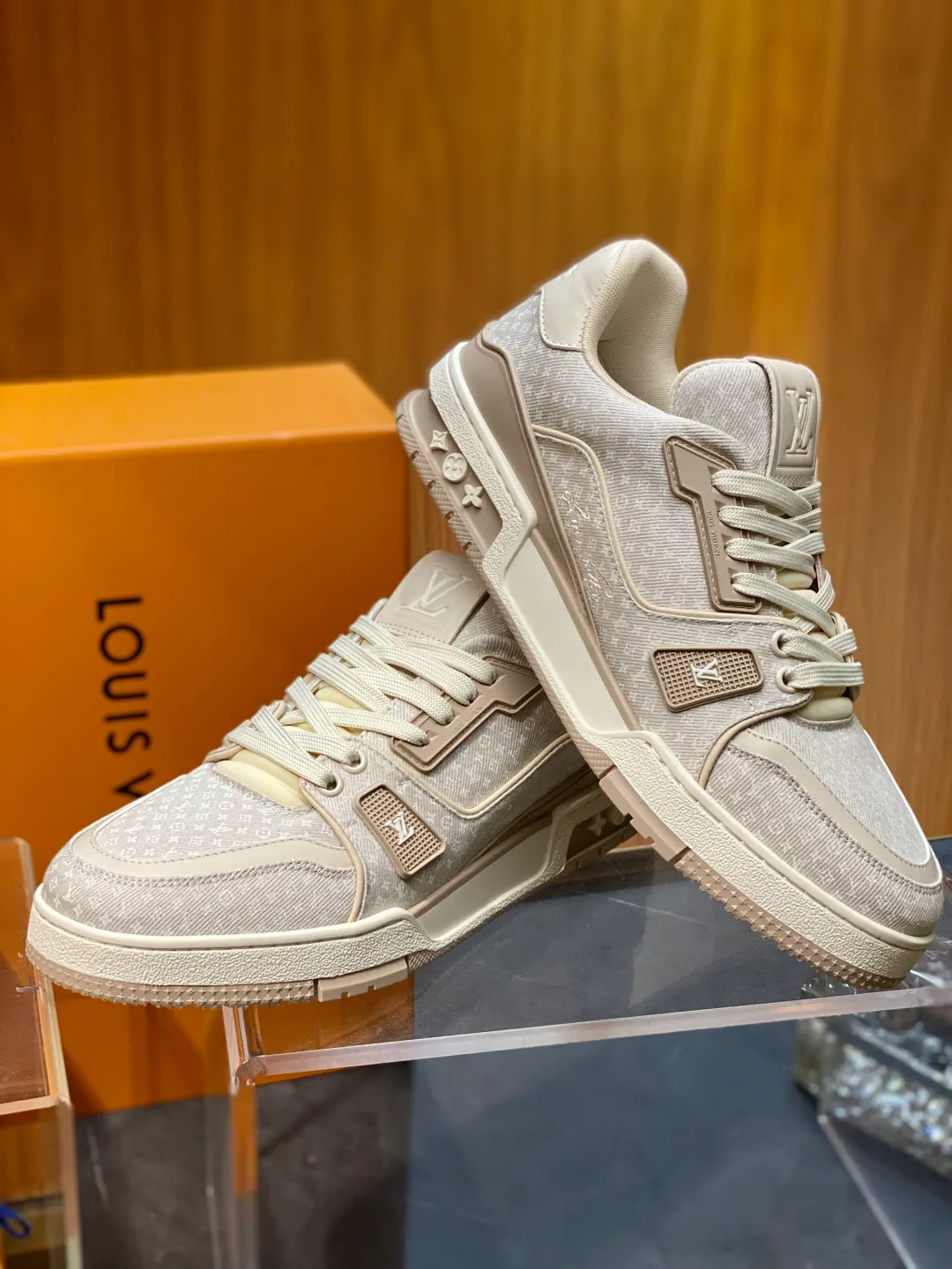 Кроссовки Мужские Louis Vuitton 18562062