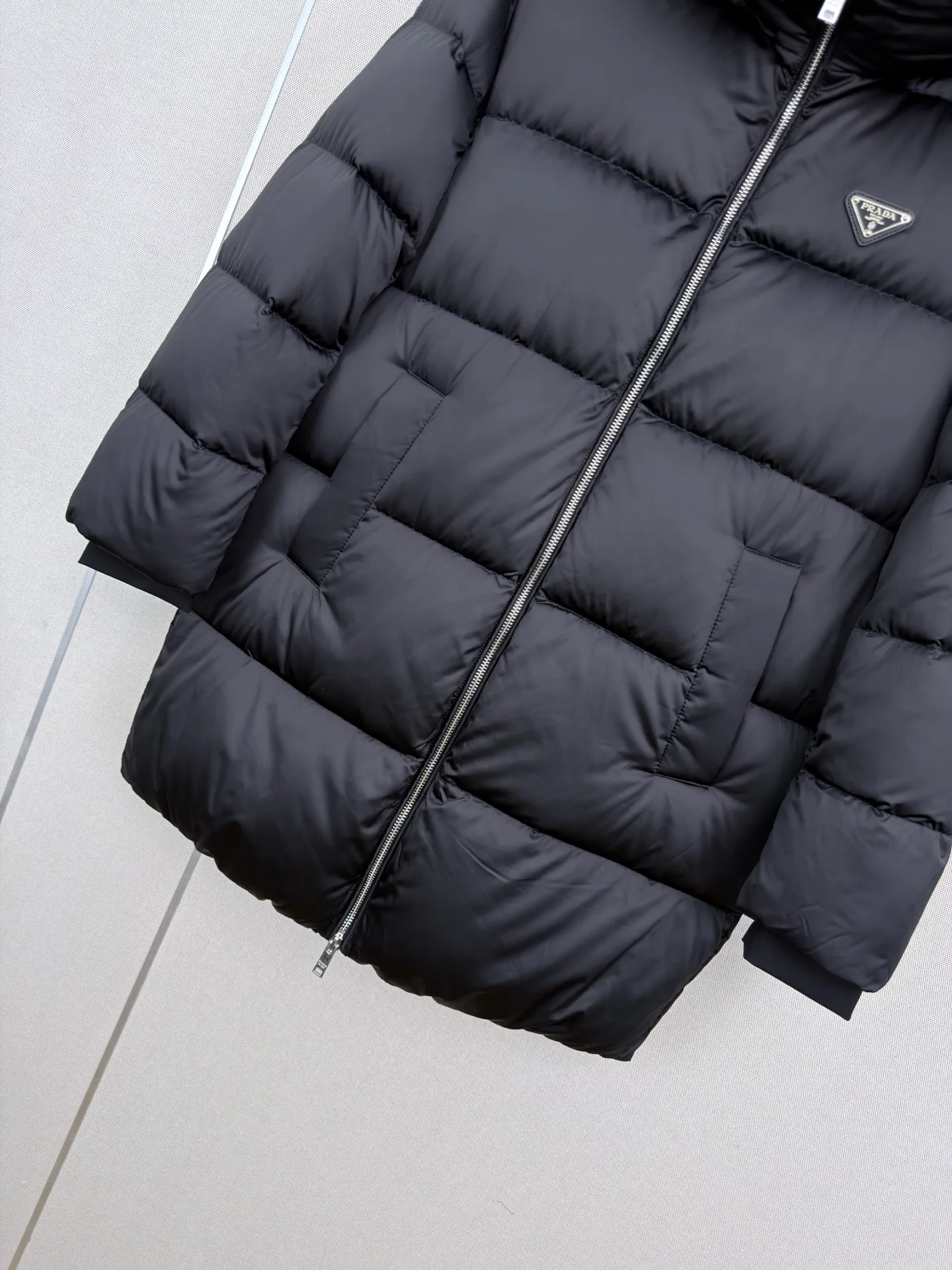 Куртки И Пуховики Женские Prada 18600980