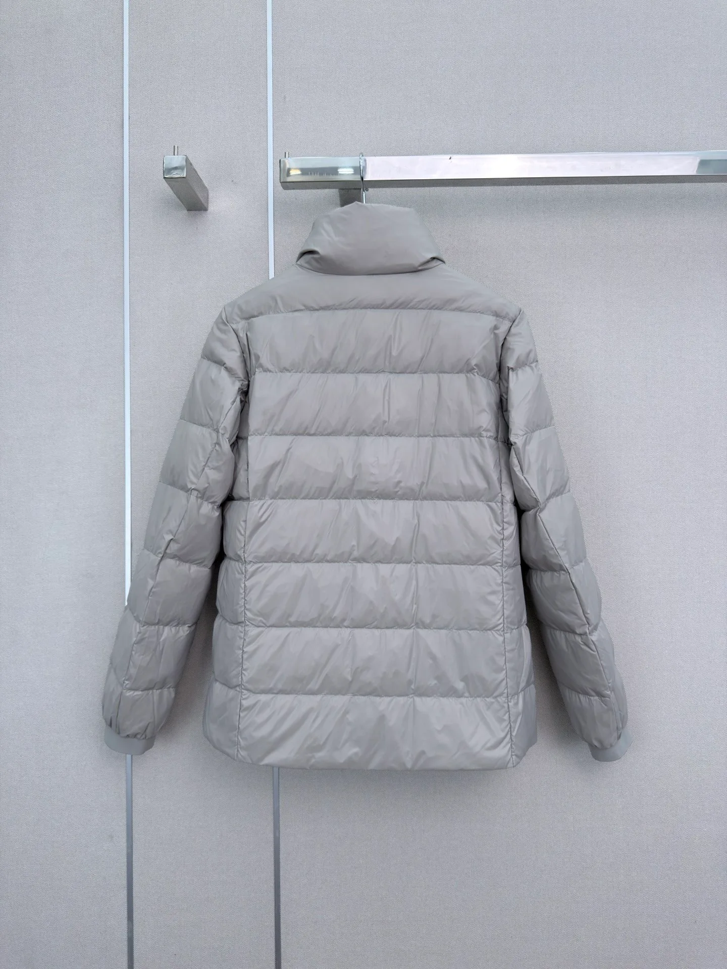 Women's Jackets And Down Jackets MONCLER 18501654