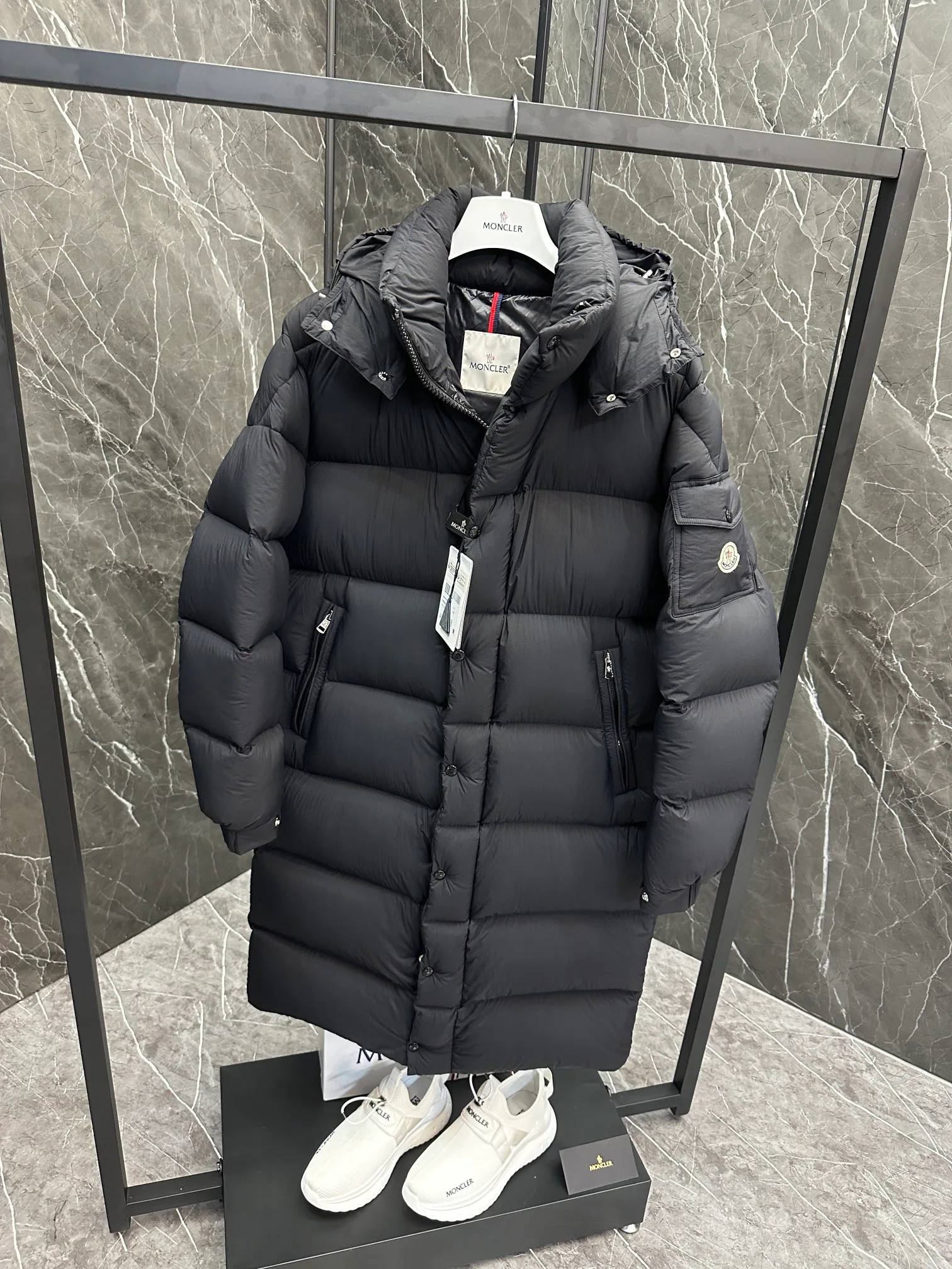 Куртки И Пуховики Мужские Moncler 18684490