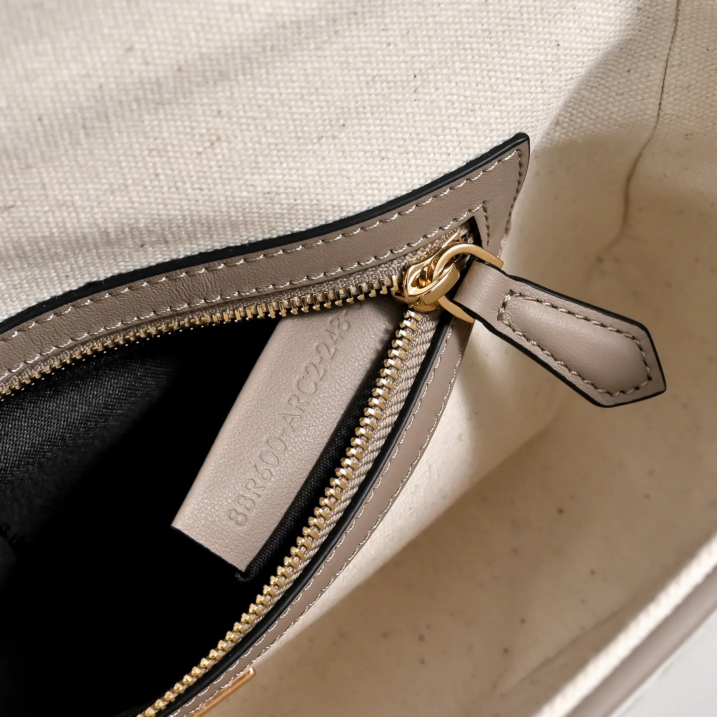 Women's Classic Handbags FENDI 18004260