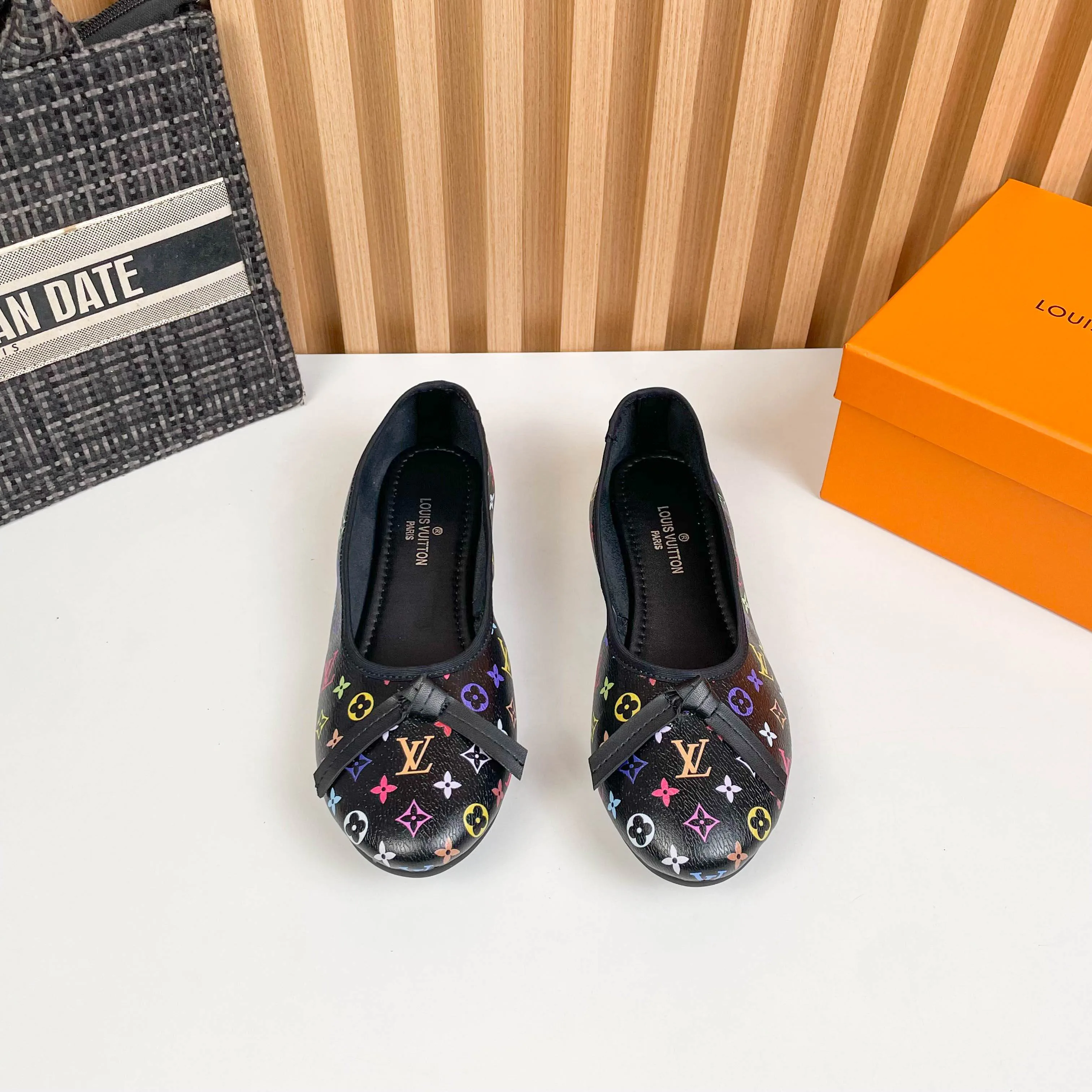Women's Ballet Flats LOUIS VUITTON 17038114