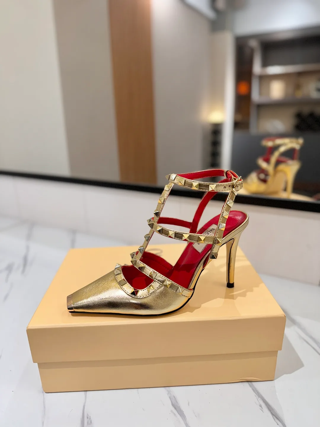 Women's Open-Toe Sandals VALENTINO 17305543