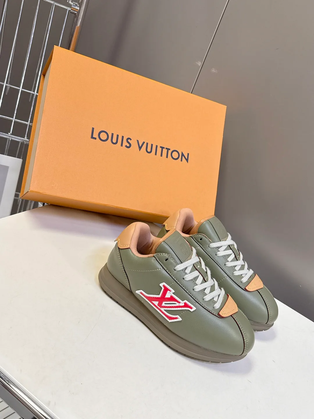 Women's Sneakers LOUIS VUITTON 18005445