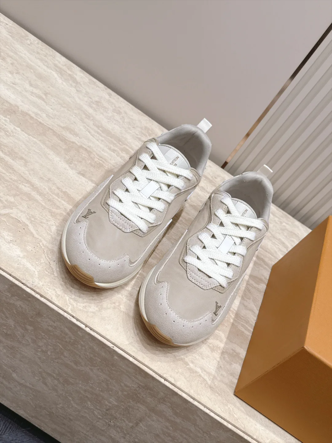 Men's Sneakers LOUIS VUITTON 17946646