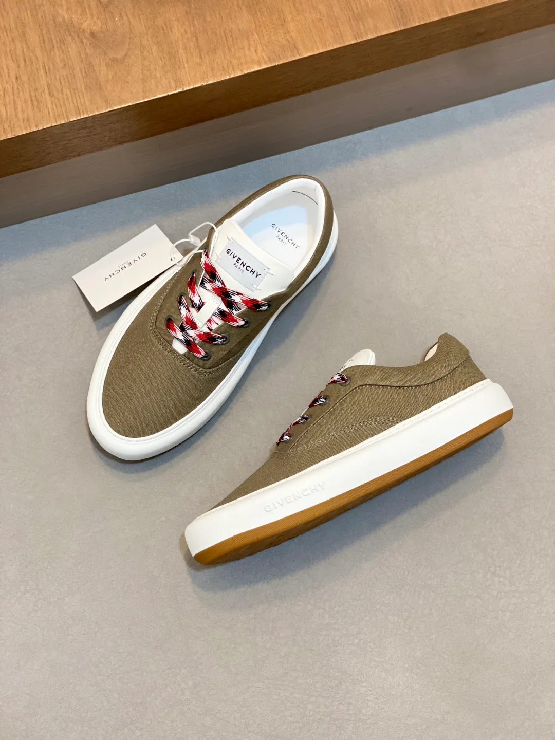 Men's Sneakers GIVENCHY 18449136