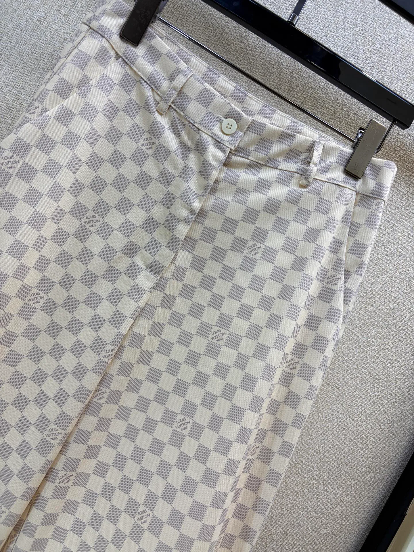 Women's Trousers LOUIS VUITTON 18203404
