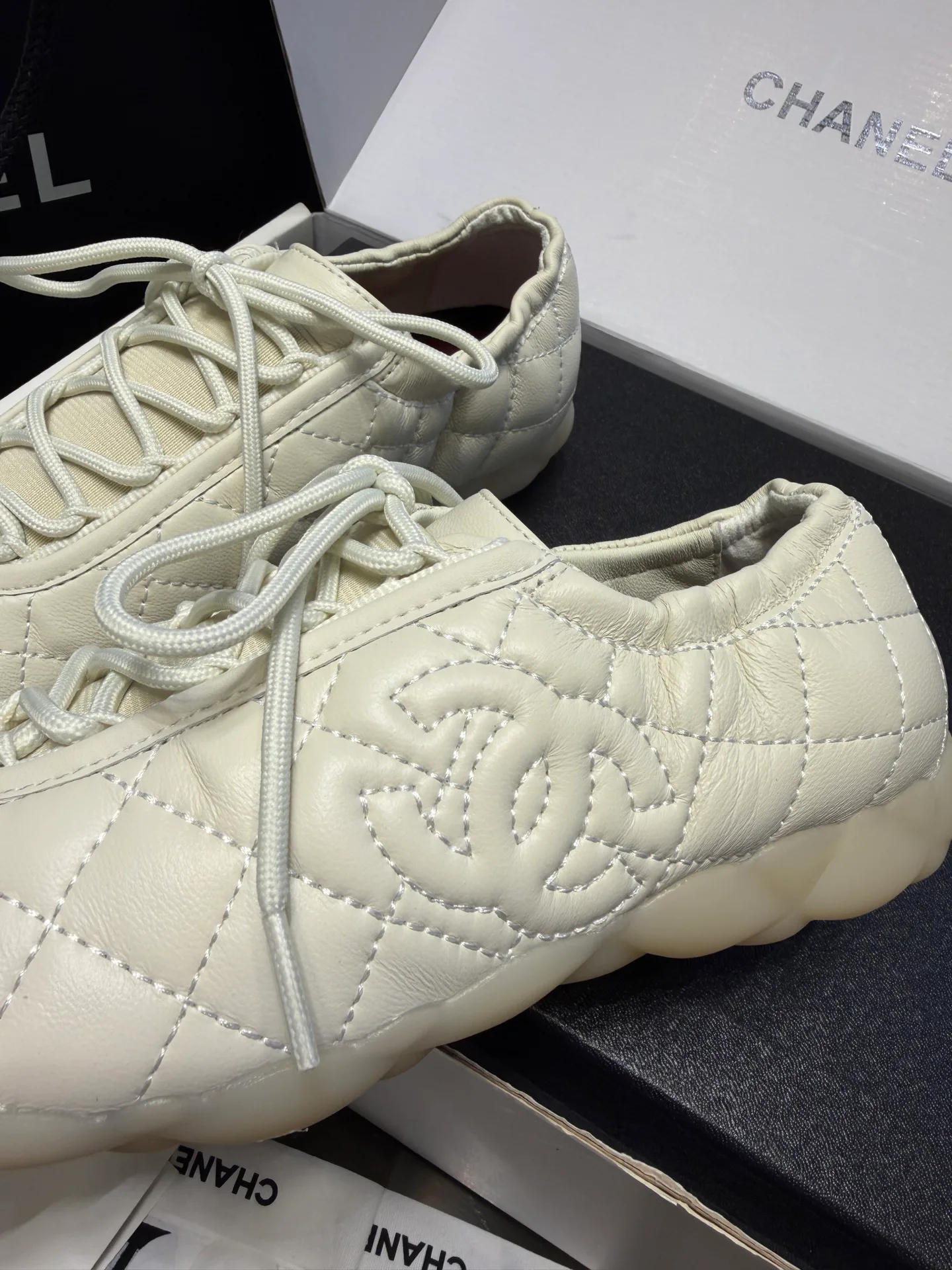 Women's Sneakers CHANEL 17877265