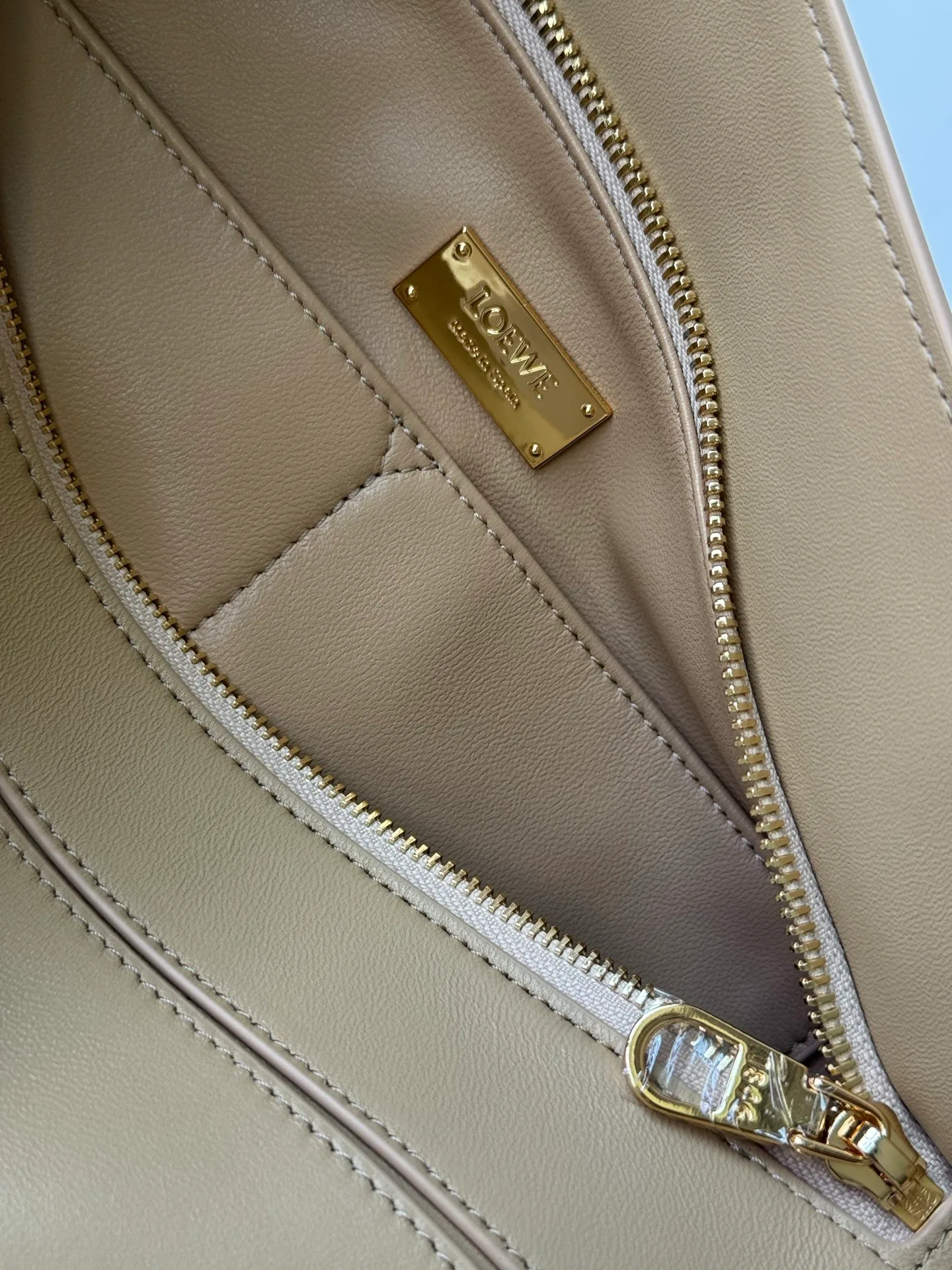 Women's Classic Handbags LOEWE 16962901