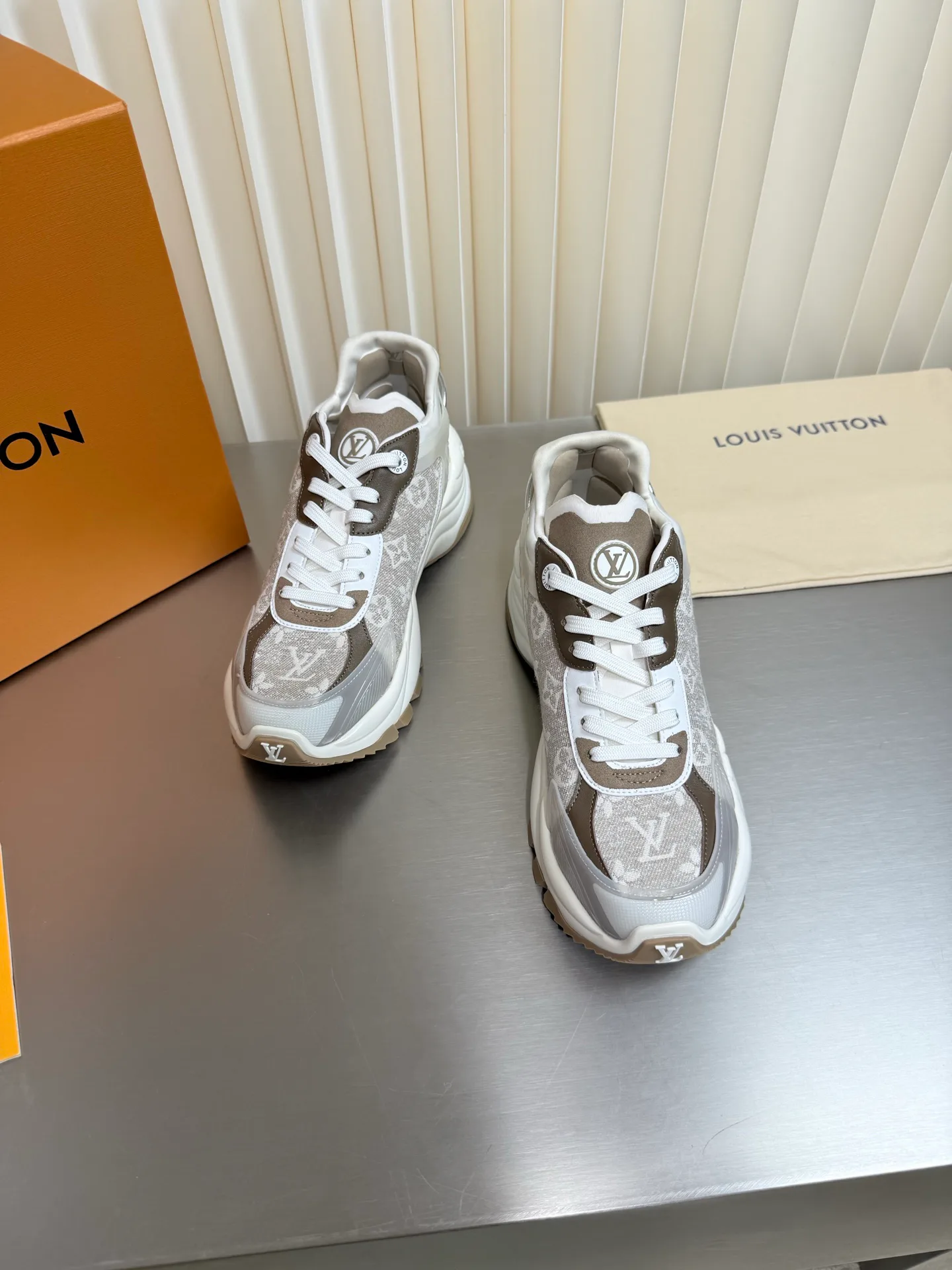 Women's Sneakers LOUIS VUITTON 17873171