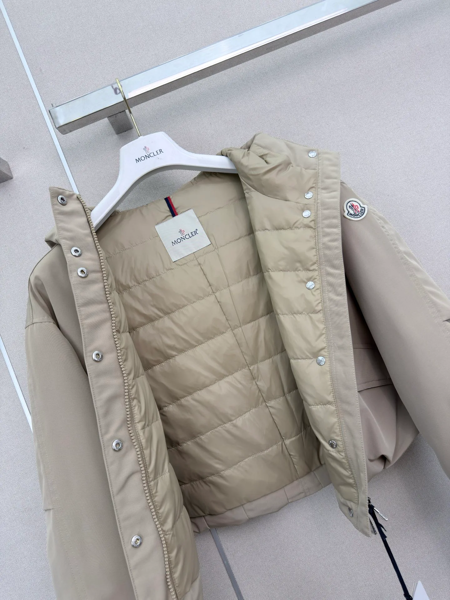 Women's Jackets And Down Jackets MONCLER 18402396