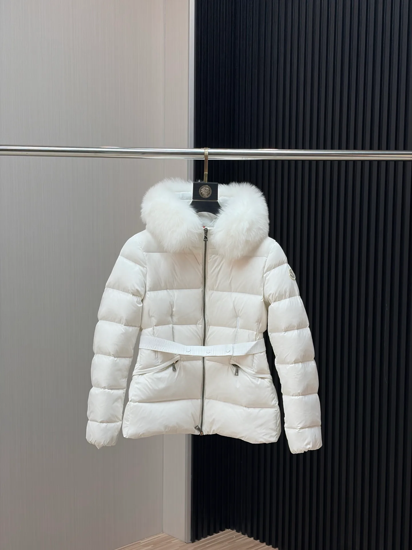 Women's Jackets And Down Jackets MONCLER 18335640