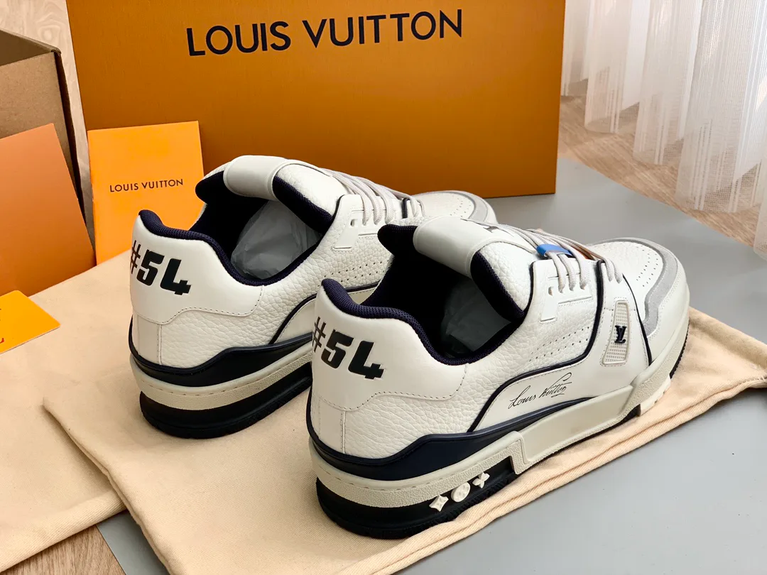 Women's Sneakers LOUIS VUITTON 18014141