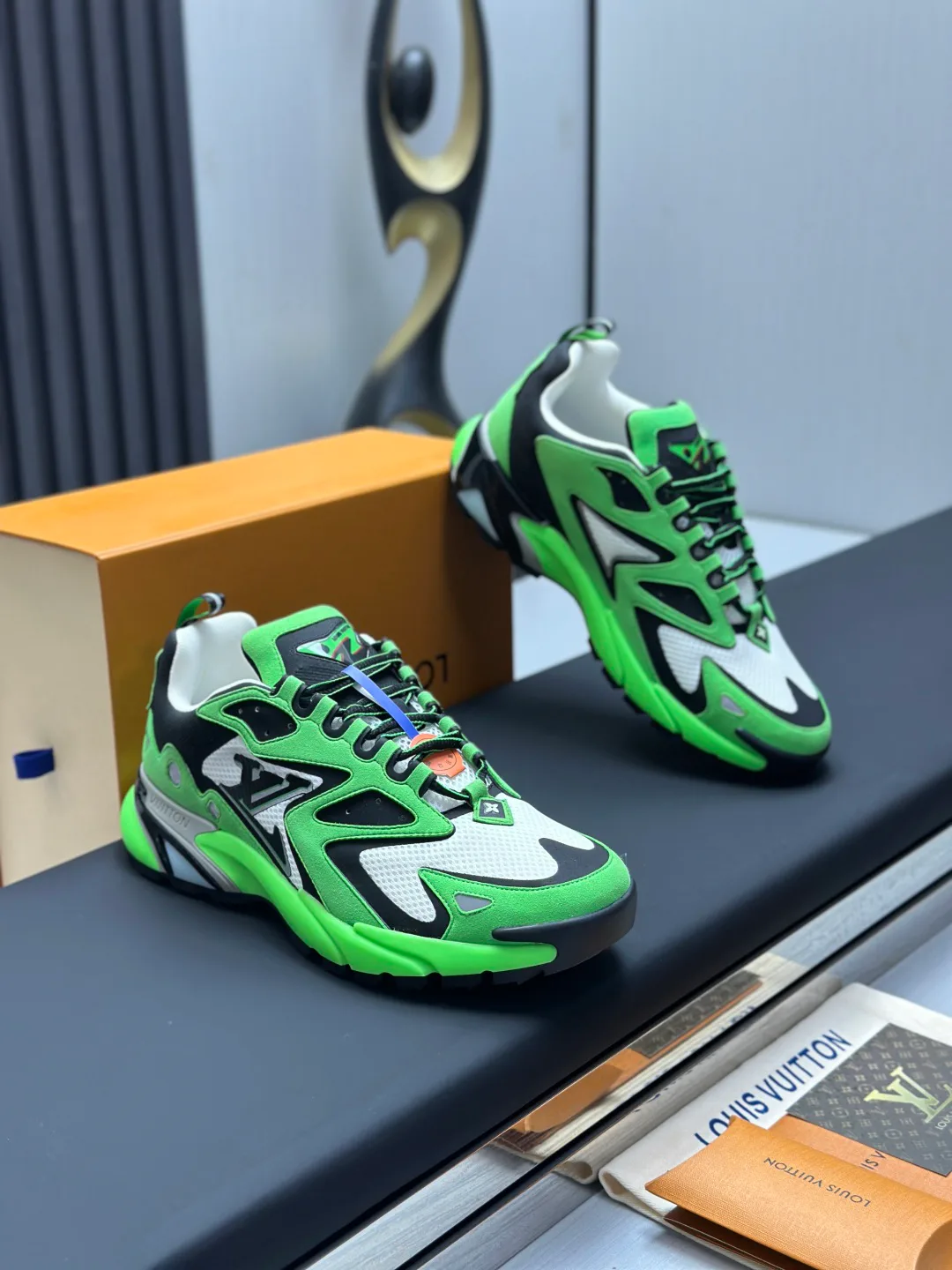 Men's Sneakers LOUIS VUITTON 18211986