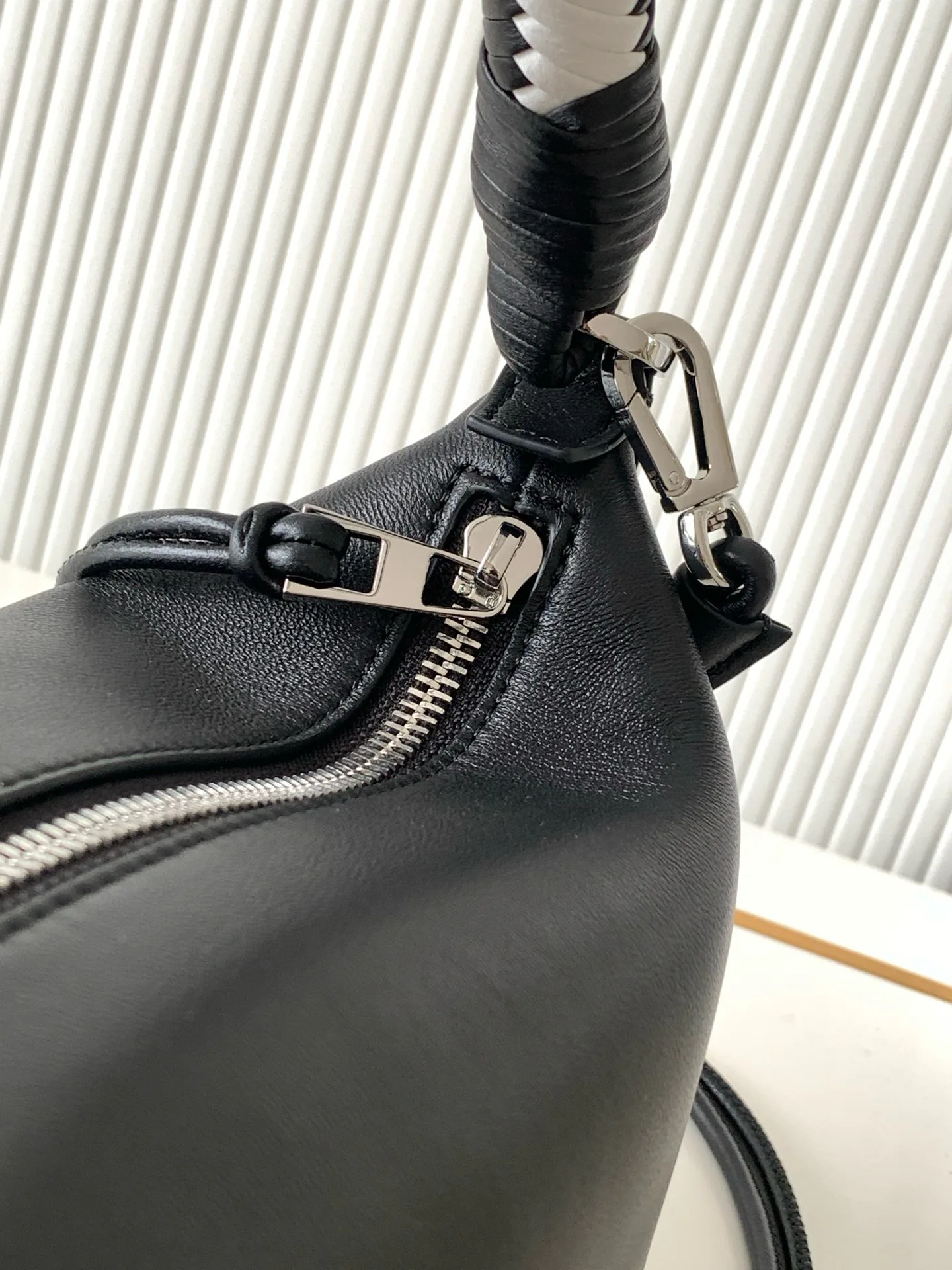Women's Classic Handbags LOEWE 18378676