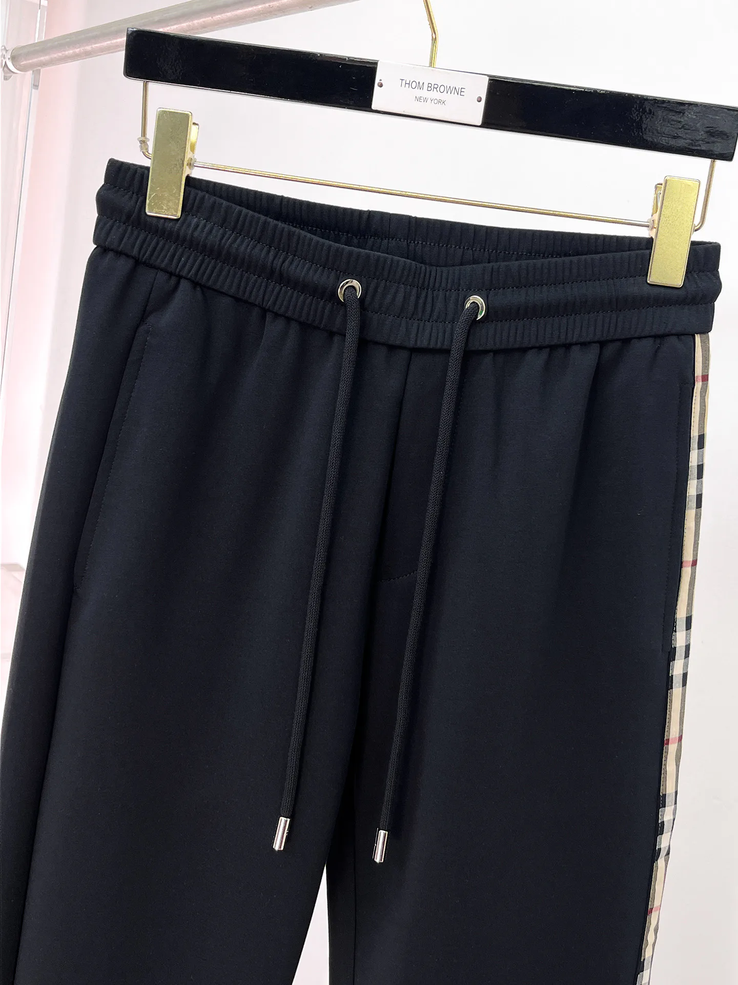Men's Trousers BURBERRY 18399296