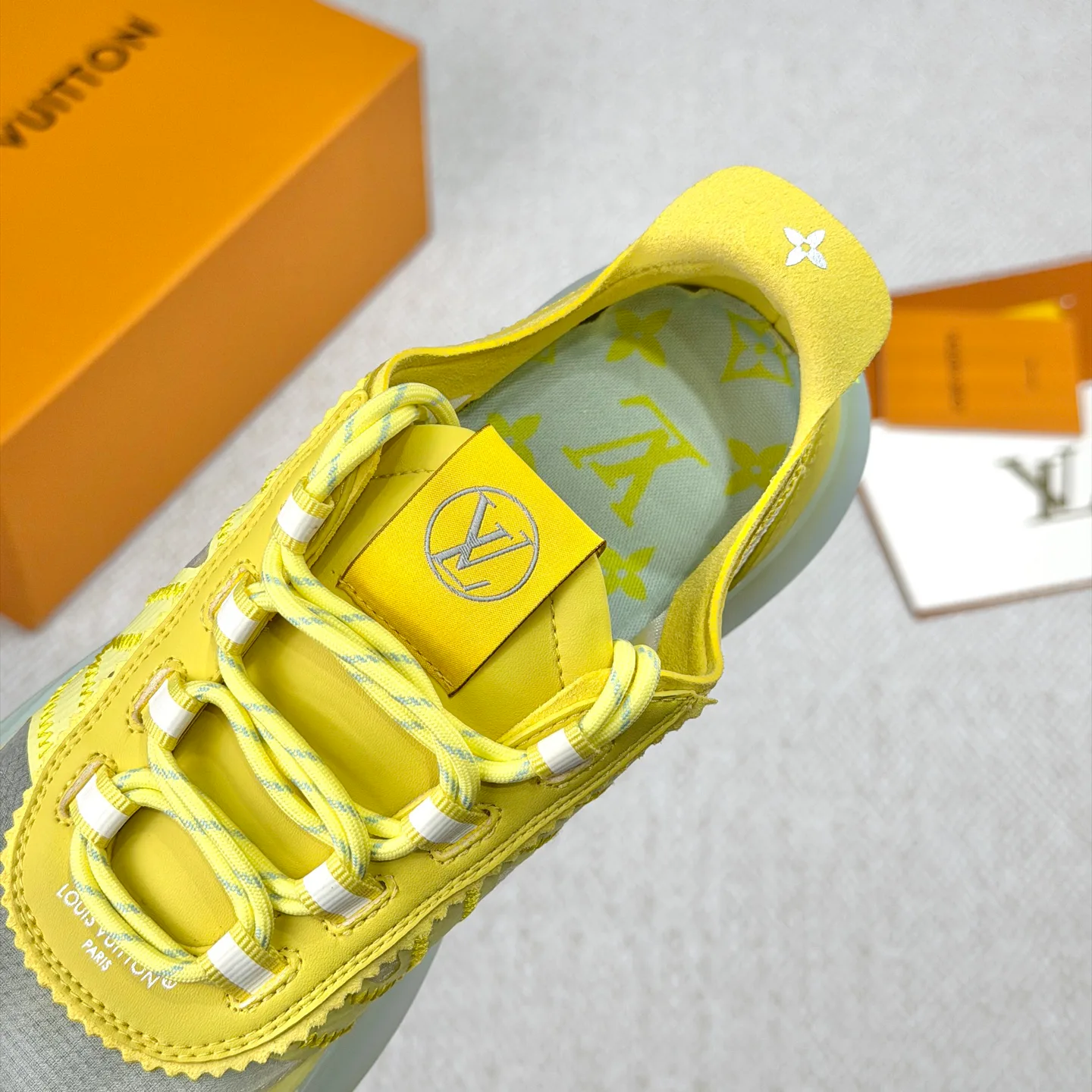 Women's Sneakers LOUIS VUITTON 18265149