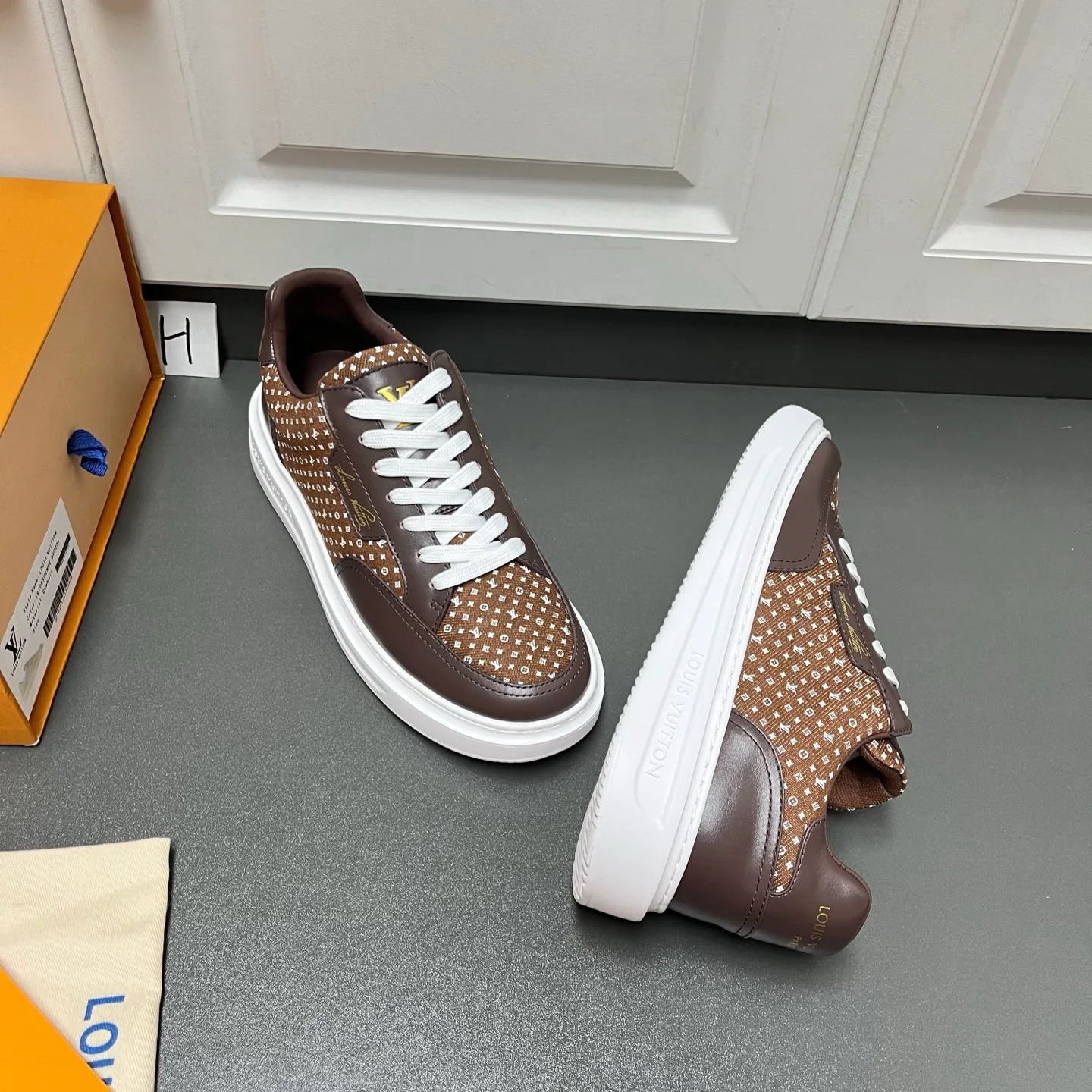 Men's Sneakers LOUIS VUITTON 18500176