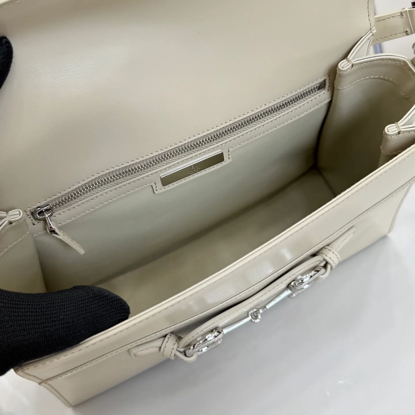 Women's Classic Handbags GUCCI 18262341